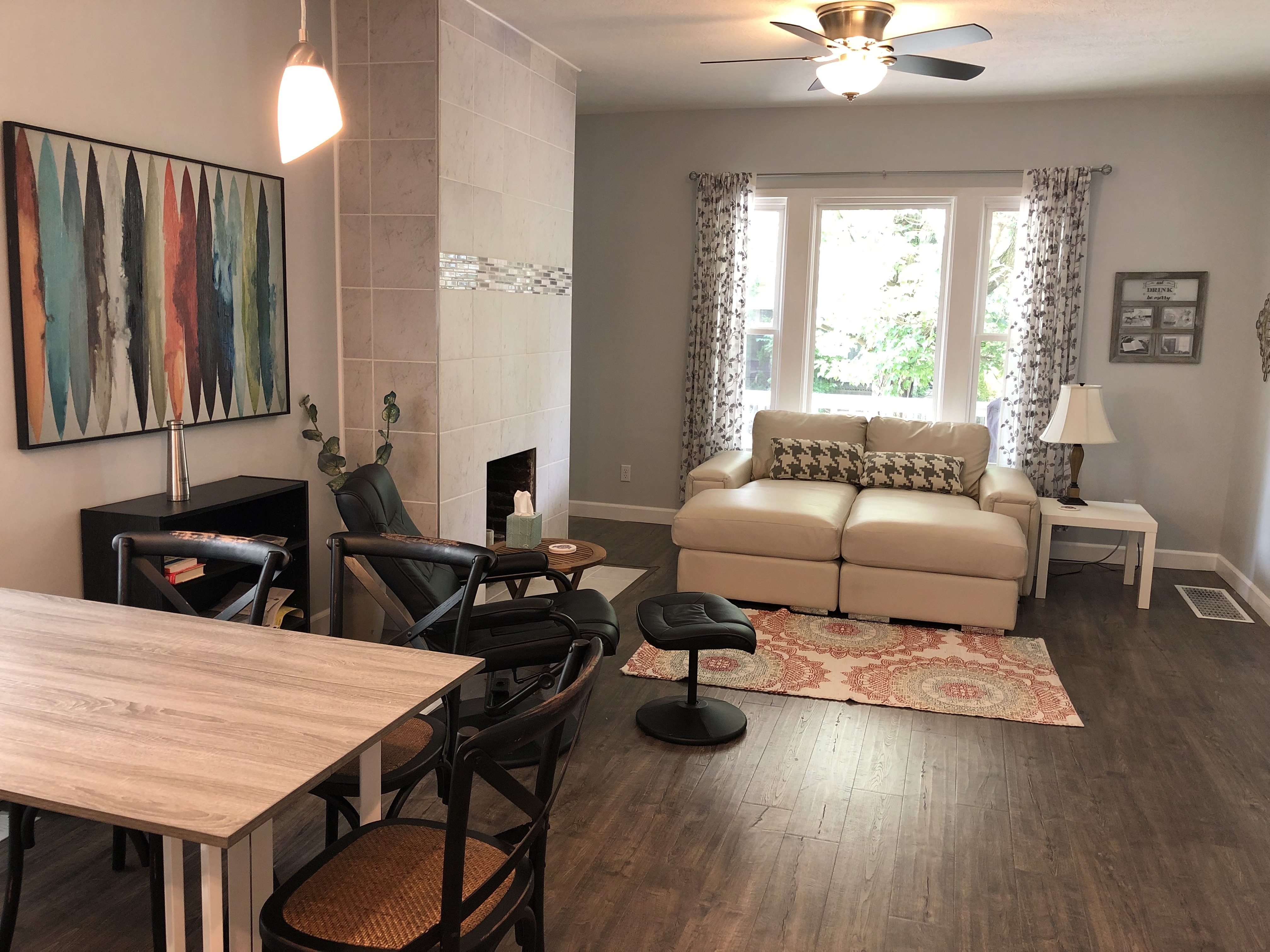 Two Bedroom Modern Apartment with Parking in Near North/University, Columbus