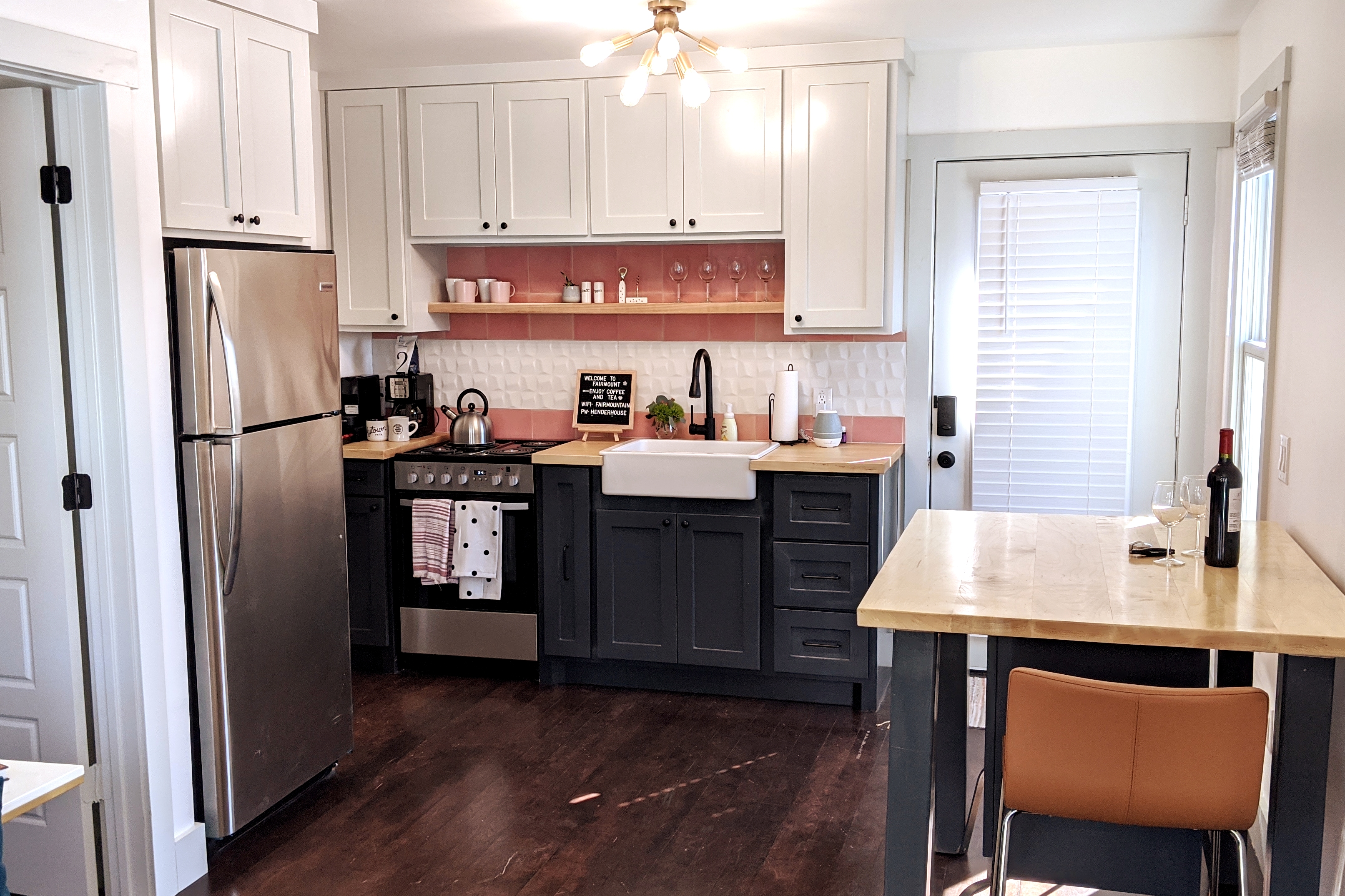 Private Modern Craftsman Apt<3min walk to Magnolia in District 9, Fort Worth