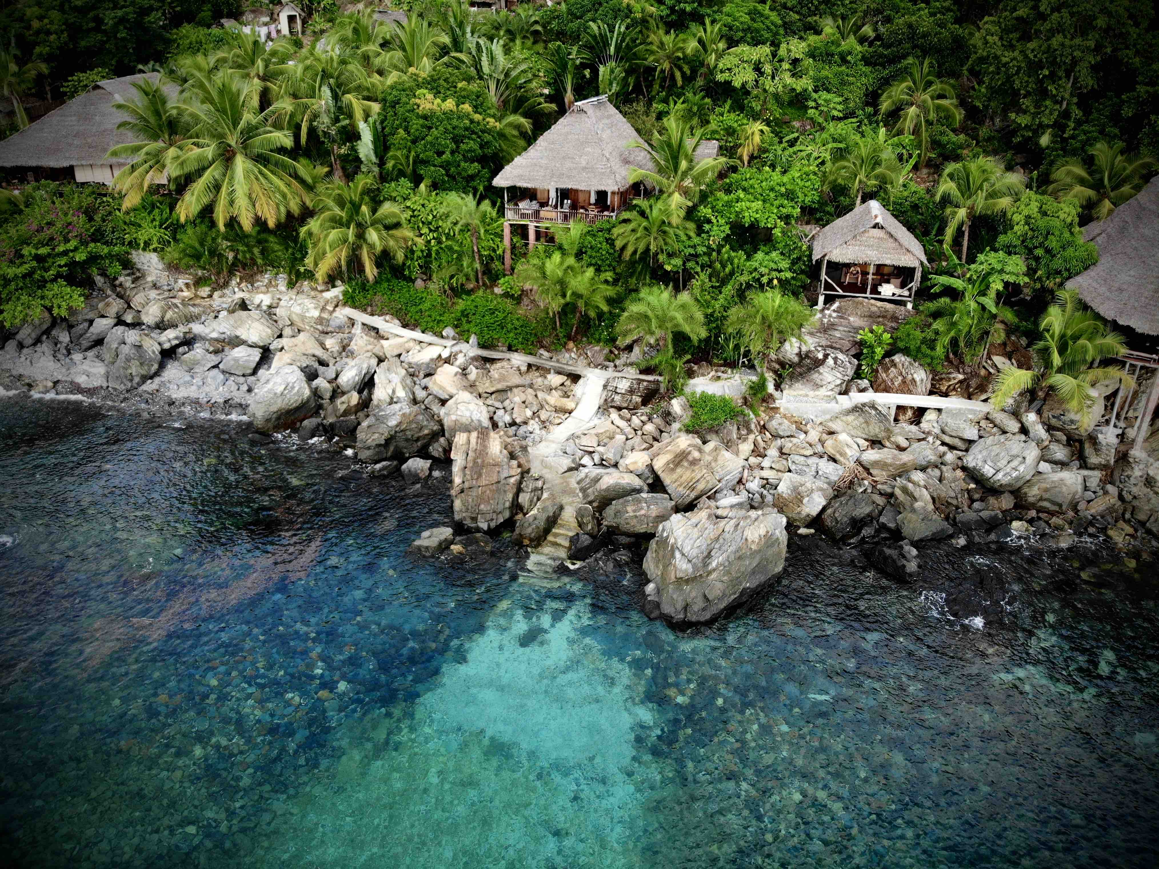Charming home, lush garden, turquoise sea