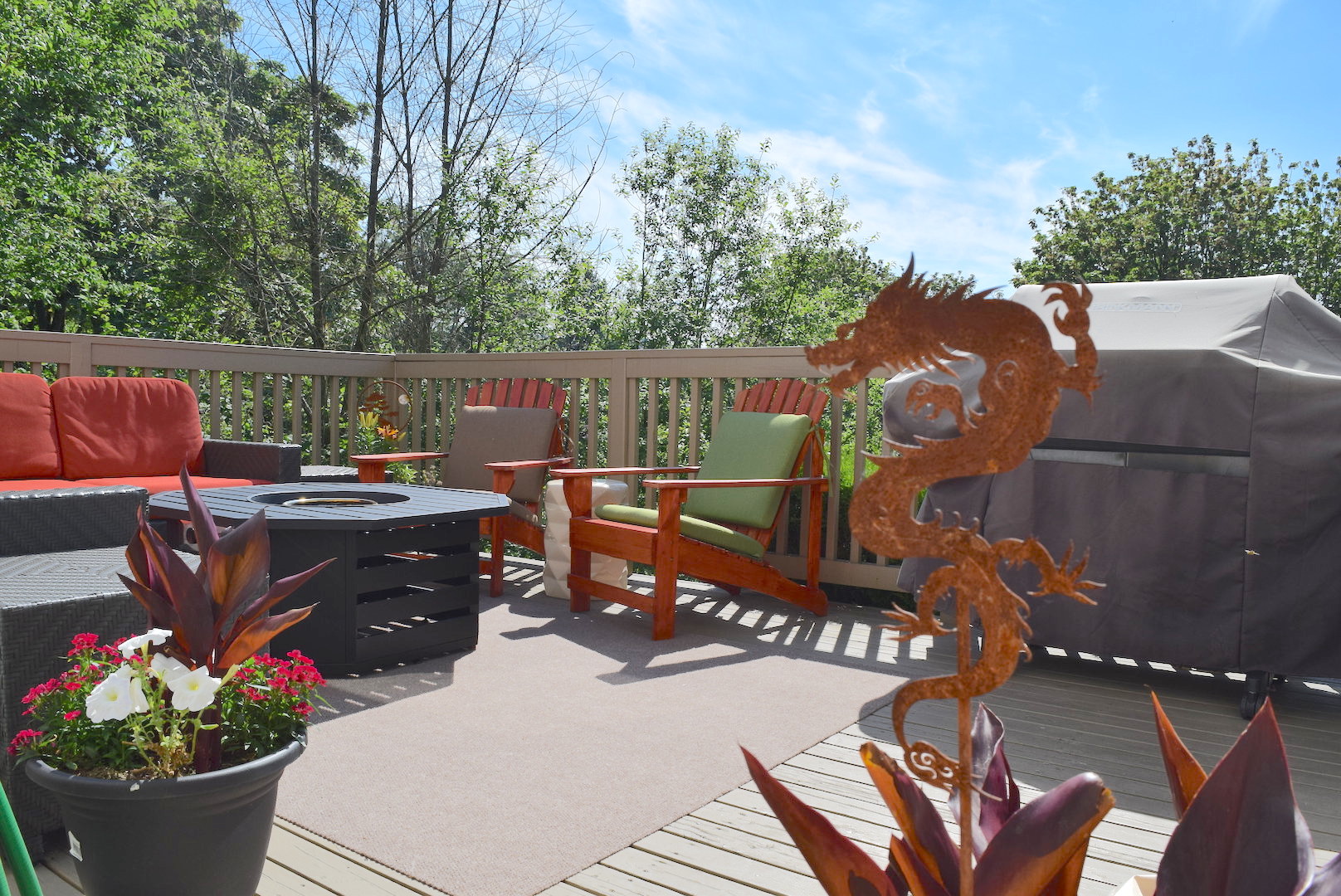 Spacious room, private bath, near downtown & beach