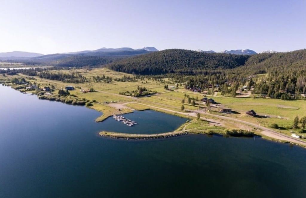 Lake House. Houses for Rent in Anaconda, Montana, United