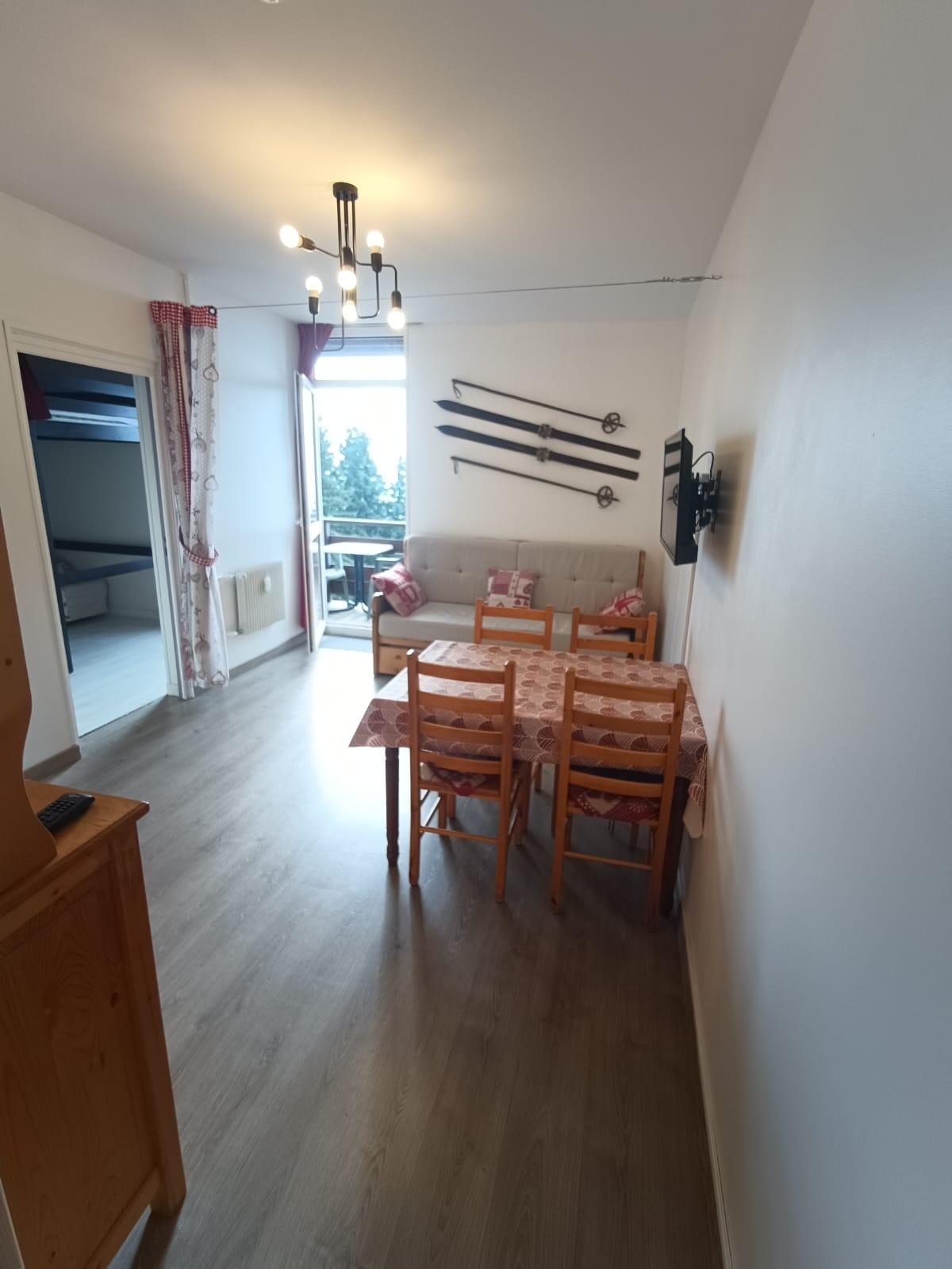 Apartment with direct access to ski slopes