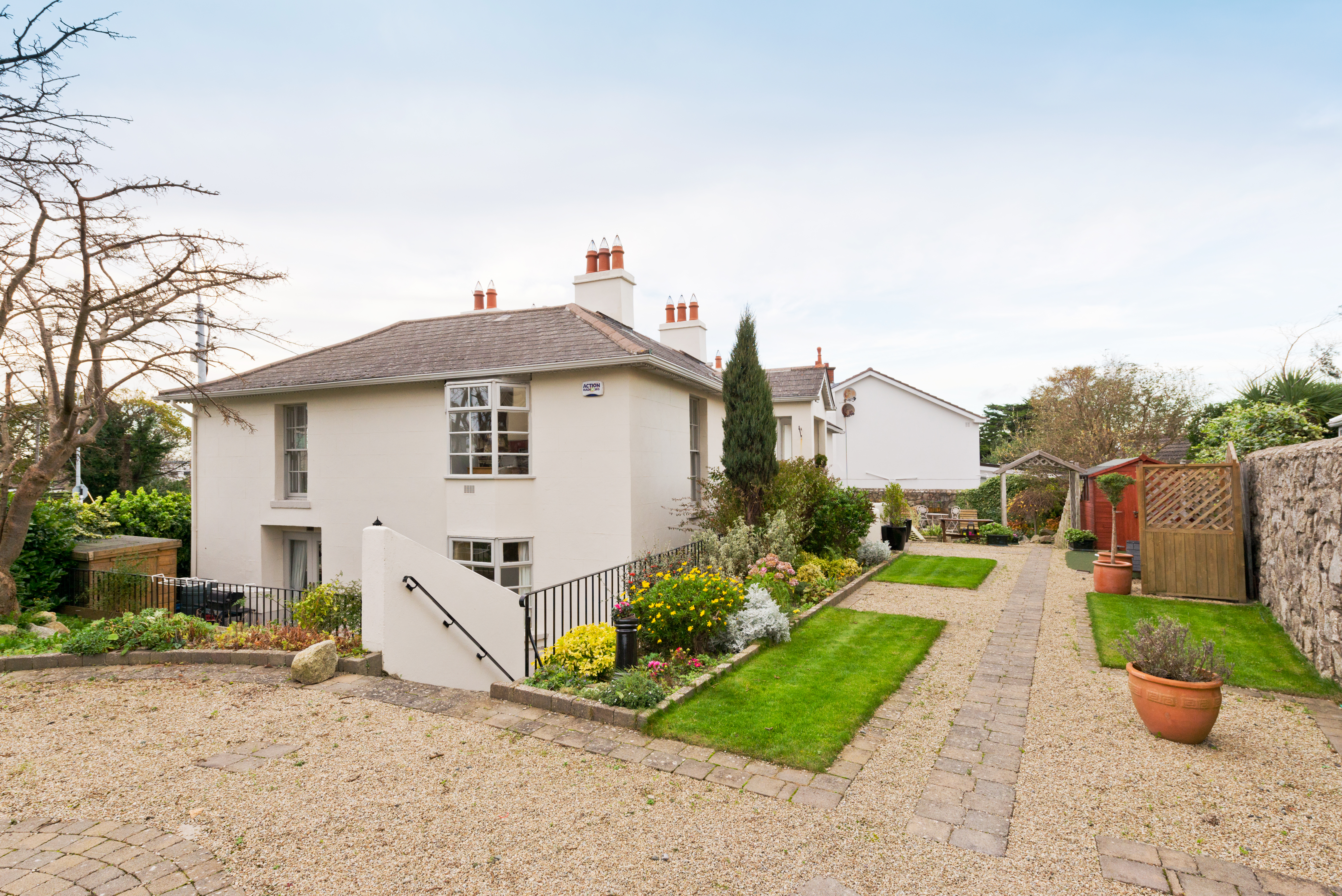 Superb S/C Garden Flat in Dalkey/Killiney Villa
