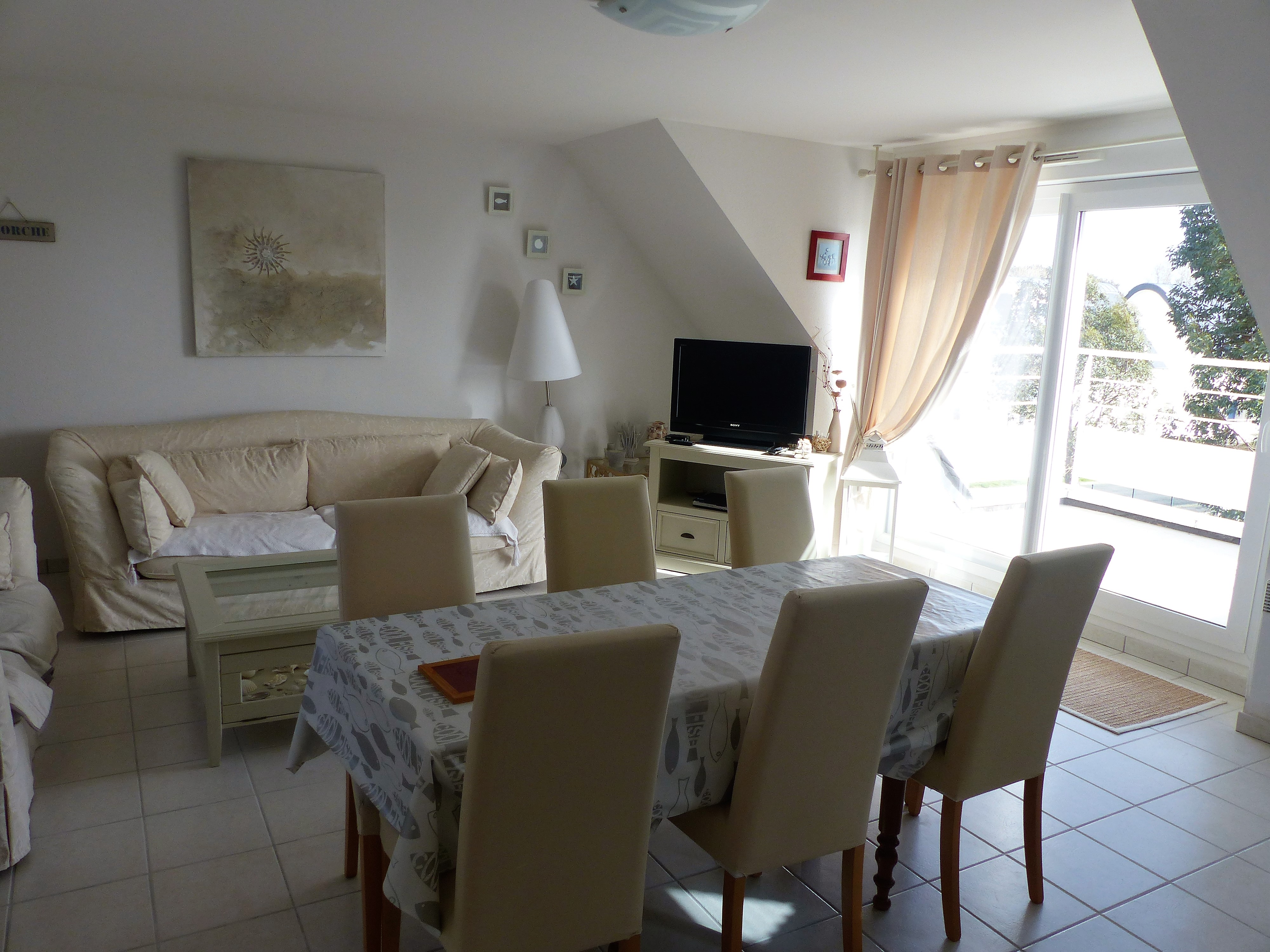 Very nice apartment a short walk to the beach.