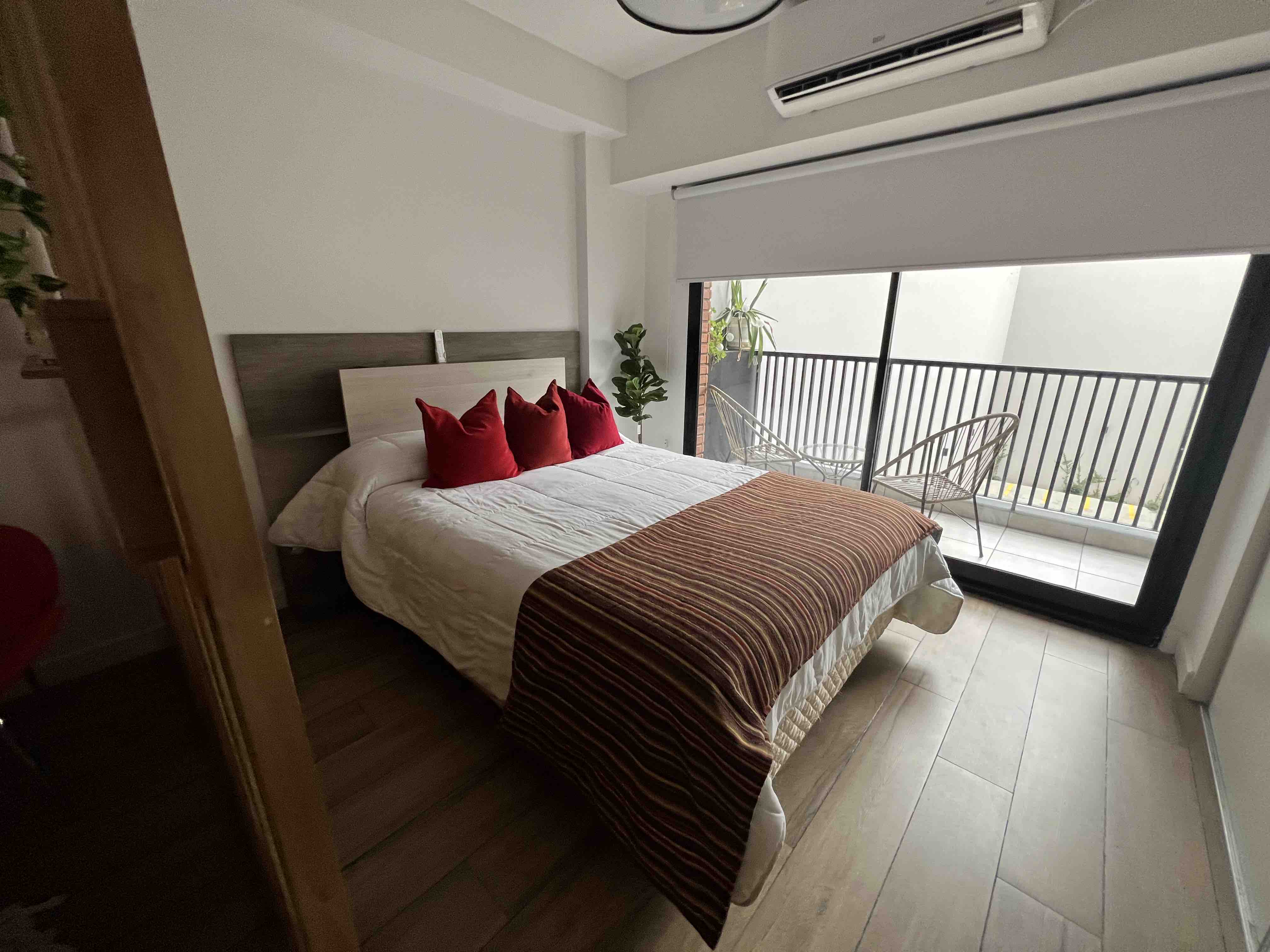 Studio Palermo with balcony. Building with amenities