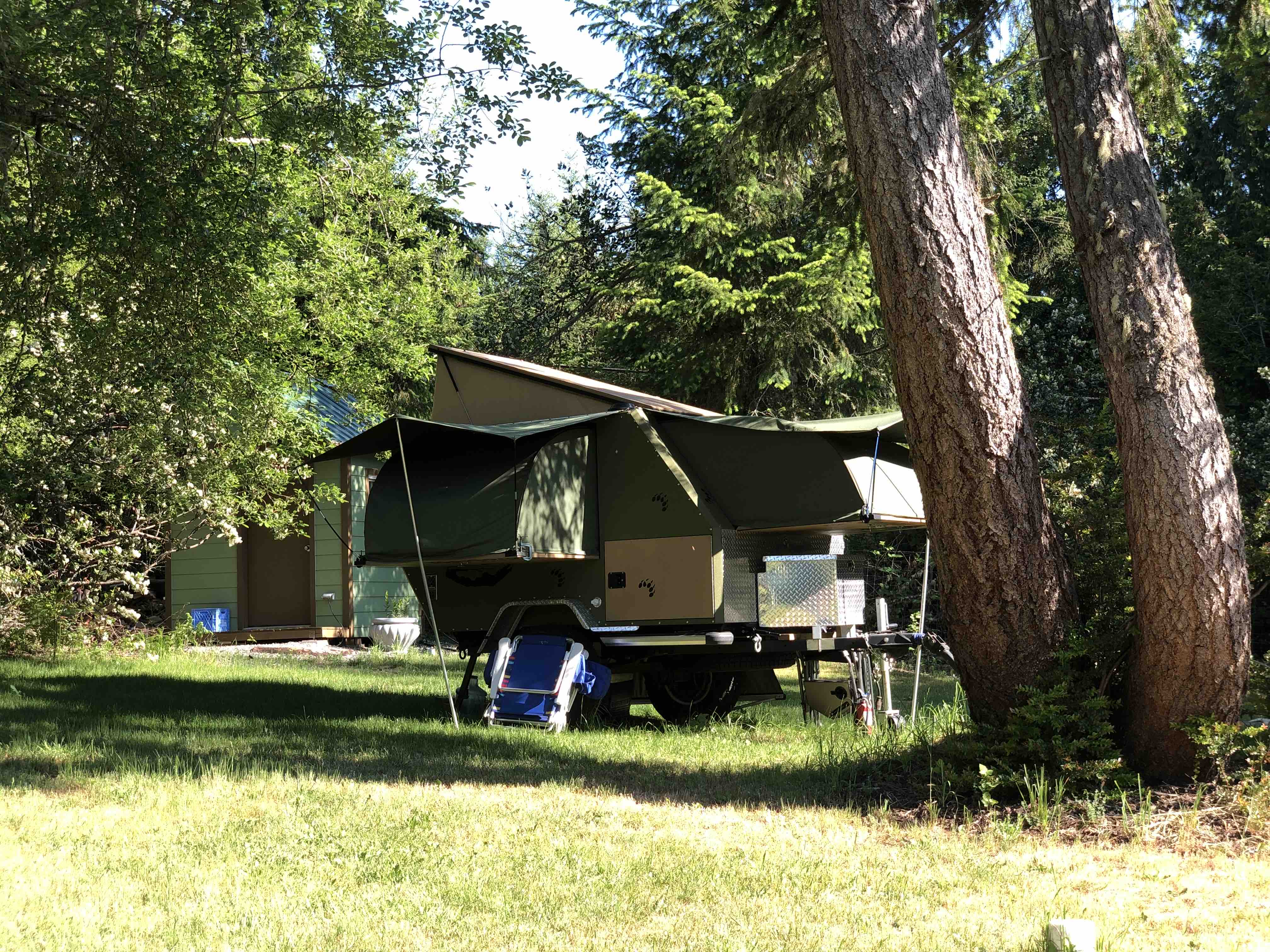 All-season camper “Berloga” on small farm