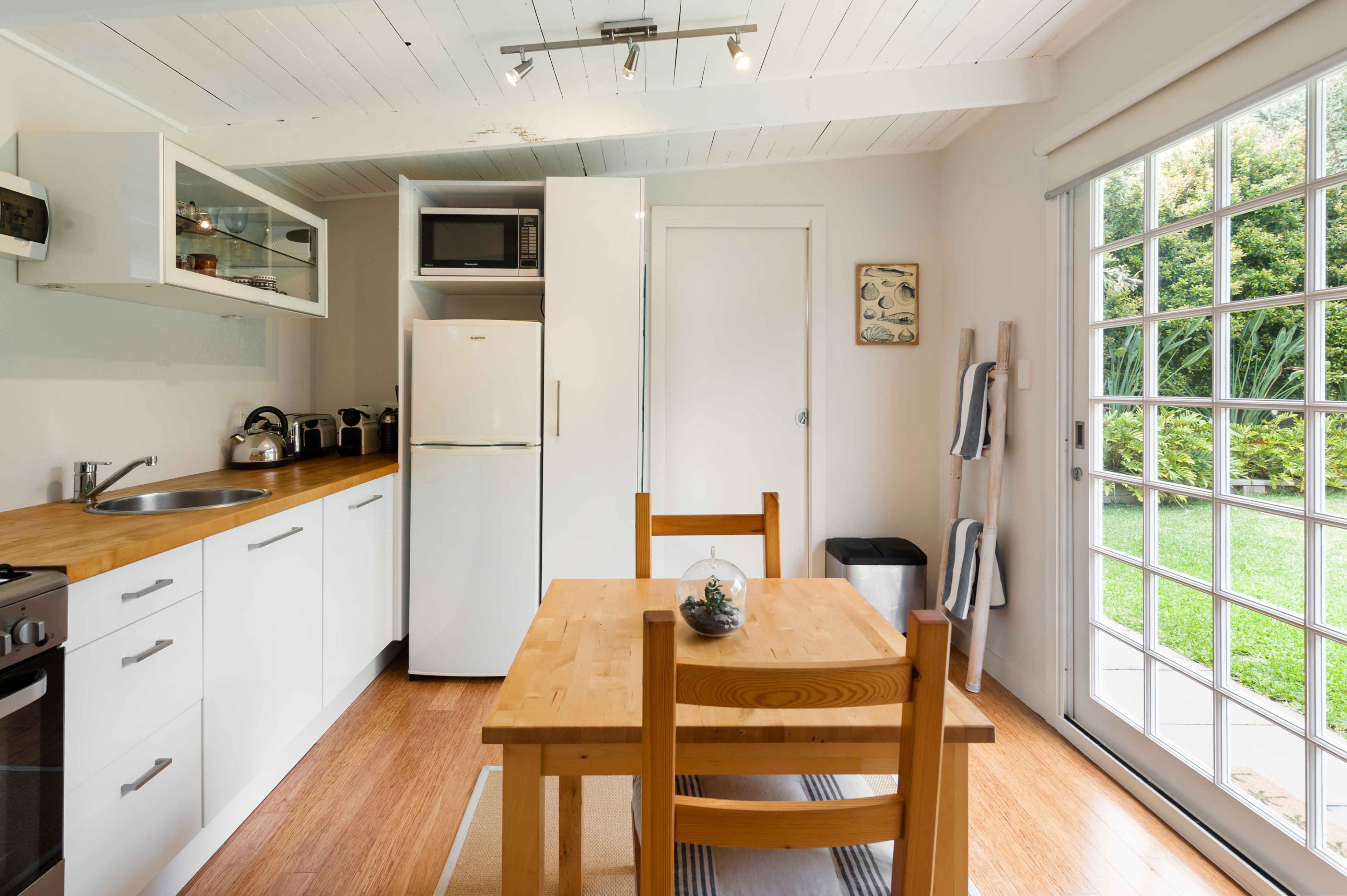 Walk to Newport Beach from a Warm Studio — real-estate in Pittwater, Sydney