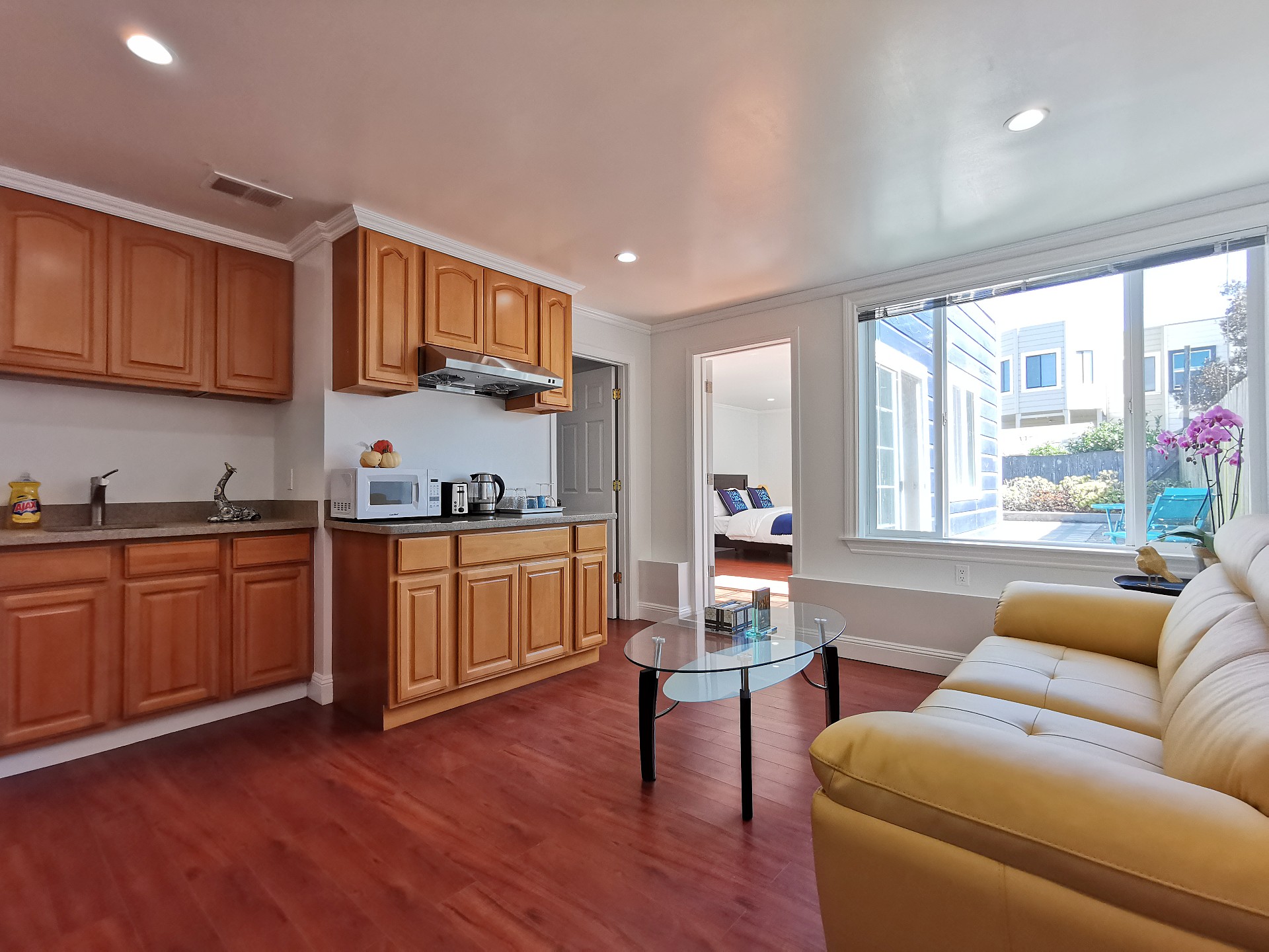 642A -Private Comfy Ground Unit Access to Backyard