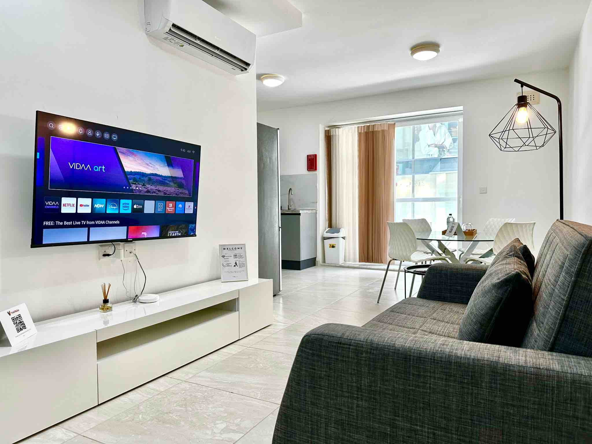 Paceville Modern Apt off the sea