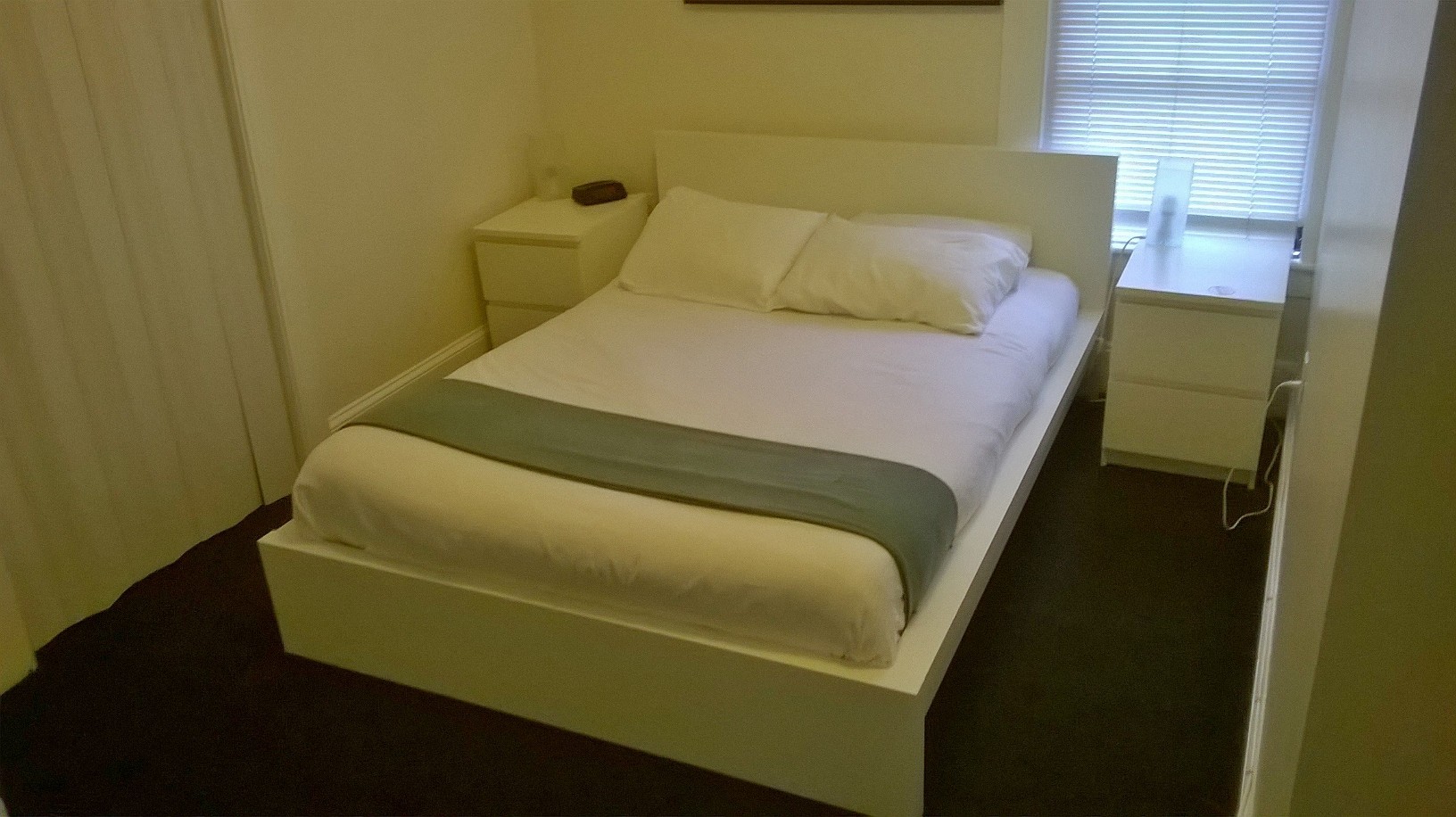 One Bedroom Short Walk to Harvard (Rm 12) in Mid-Cambridge, Cambridge