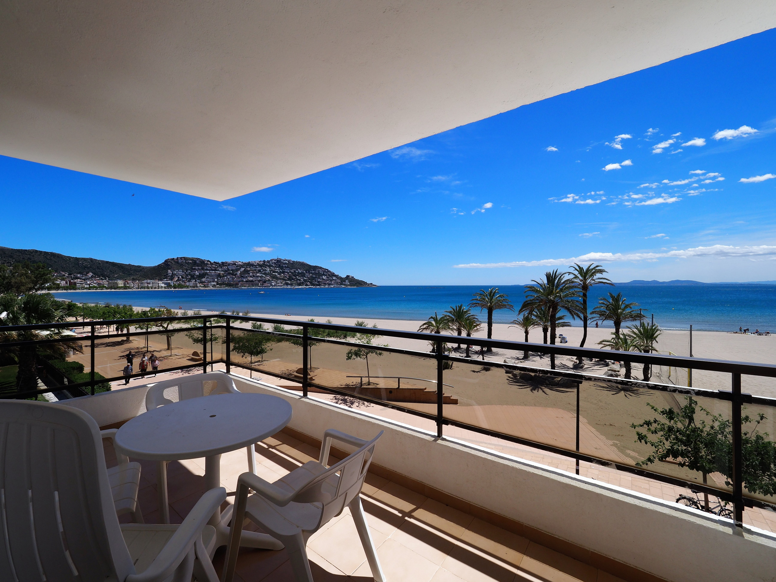 Amazing apartment on the seafront in Roses Inmosantos Oasis F5