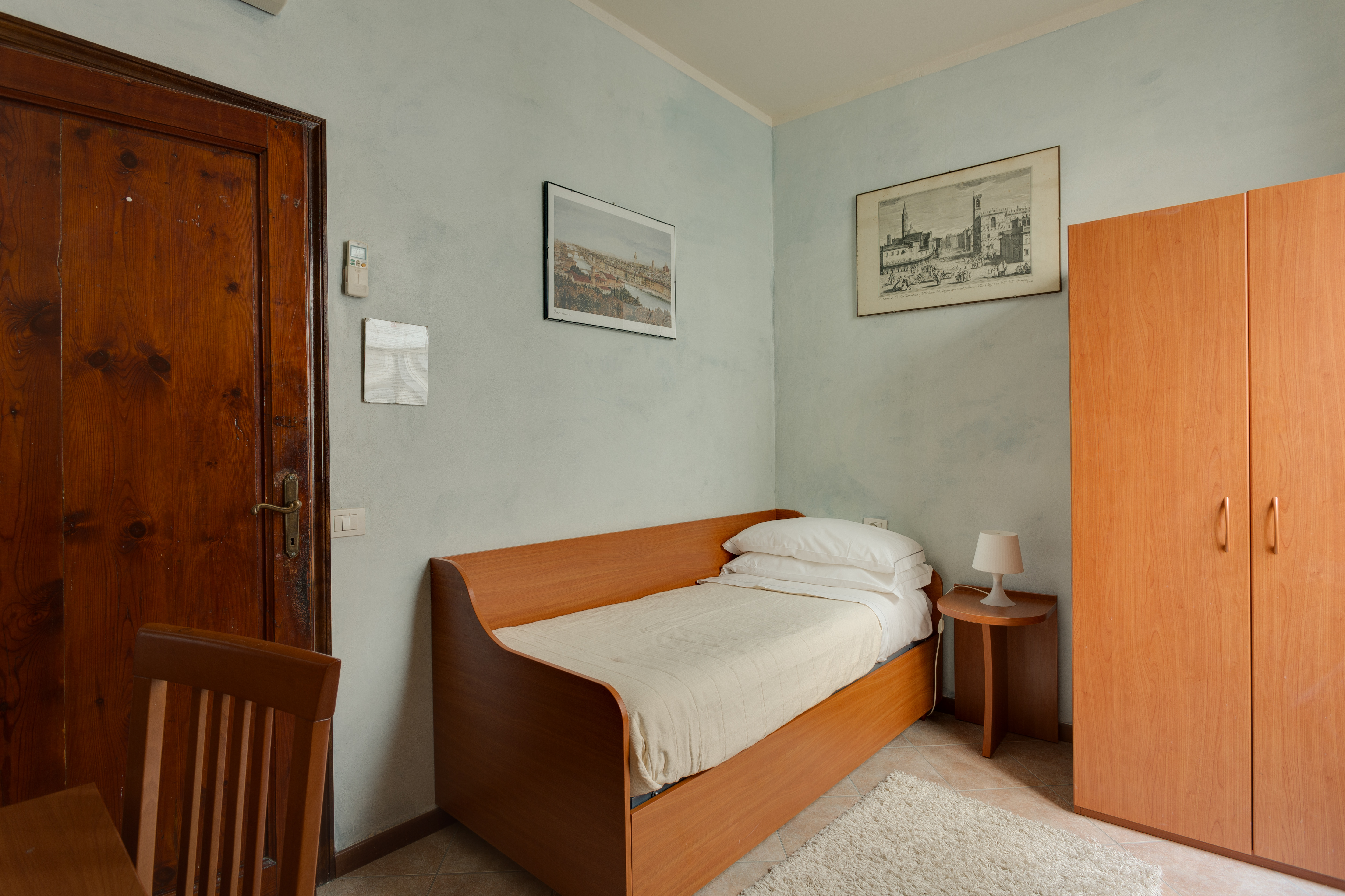 Central Single Shared Bathroom in Centro Storico, Florence
