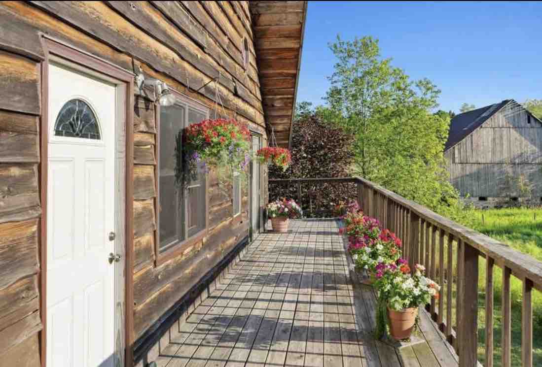 RGarges Up North Chalet! Chalets for Rent in Alanson, Michigan