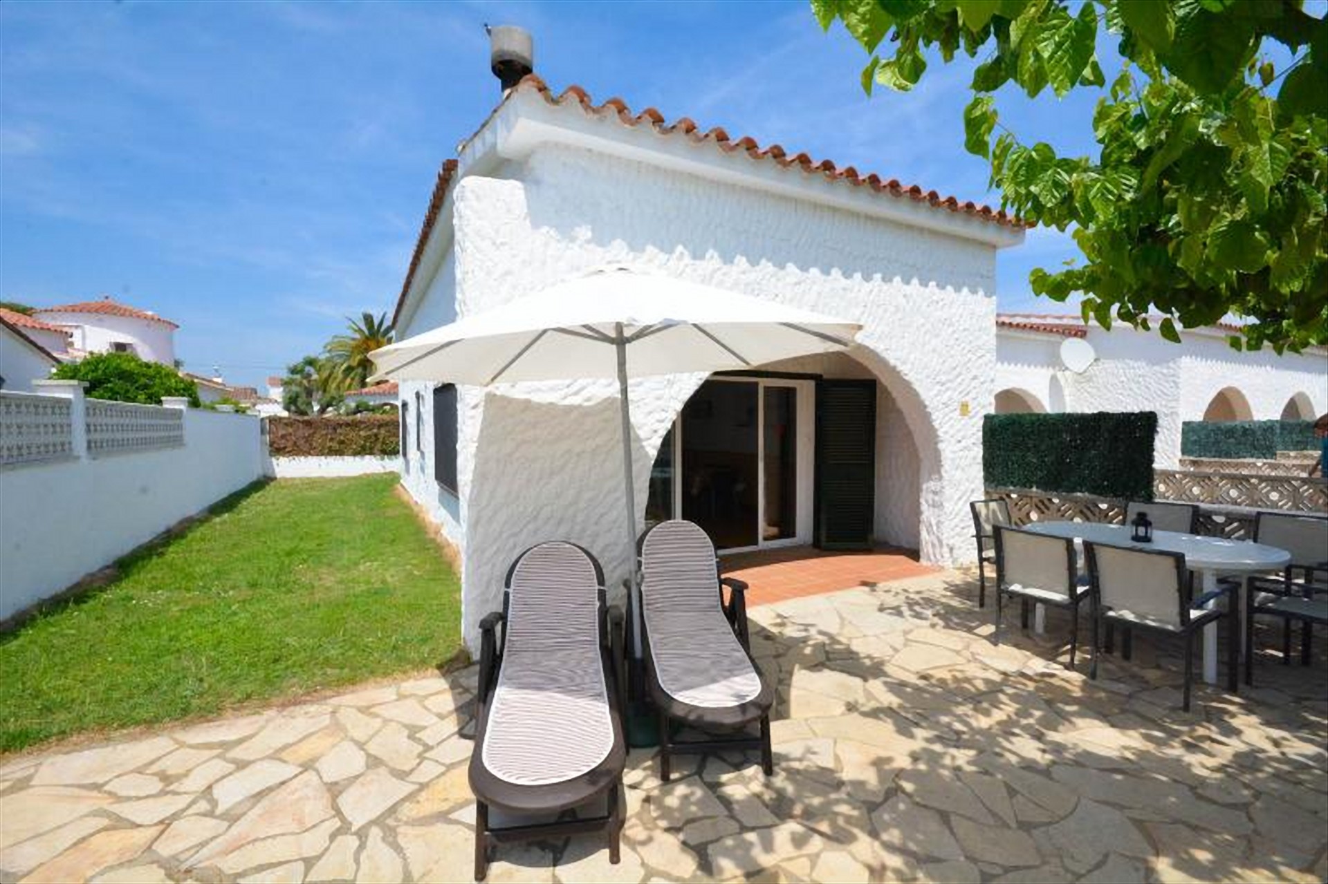Ginesta - Casa con Jardín planta baja 2 hab. in Castelló d'Empúries, Girona