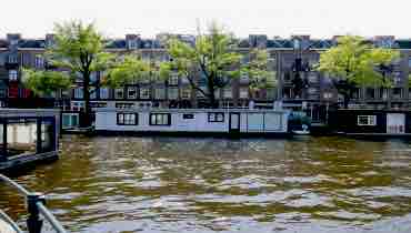 ‘Arc de Triomphe’: House Boat in Amsterdam Center! — Amsterdam stay
