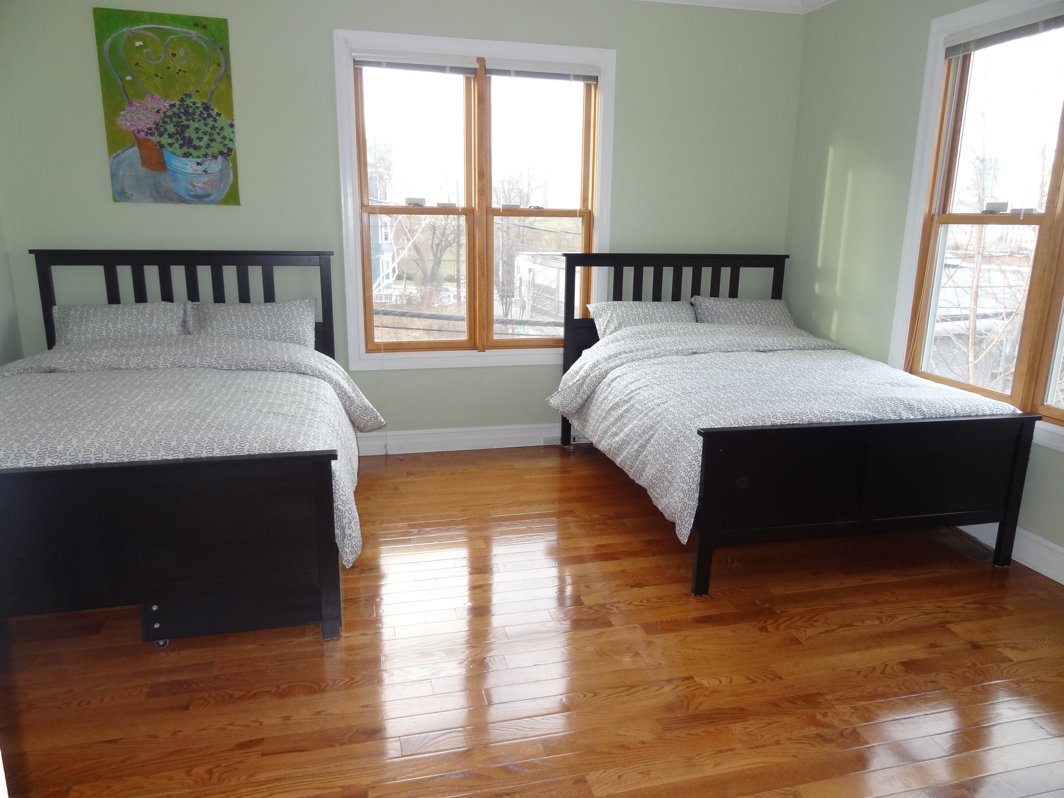 Large clean private room close to downtown