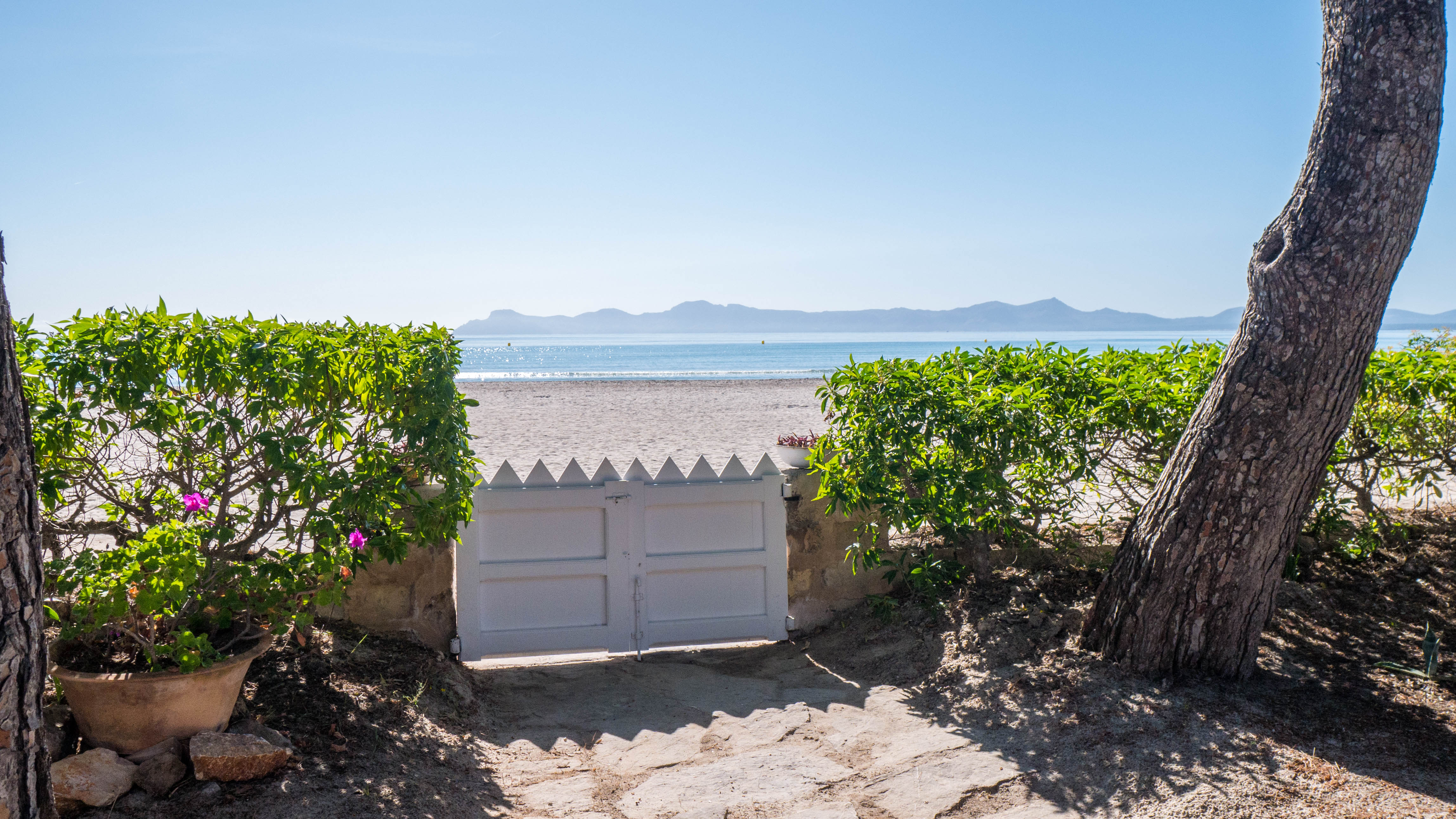 Waterfront 3 Bedroom Beach House Apartments for Rent in Alcúdia