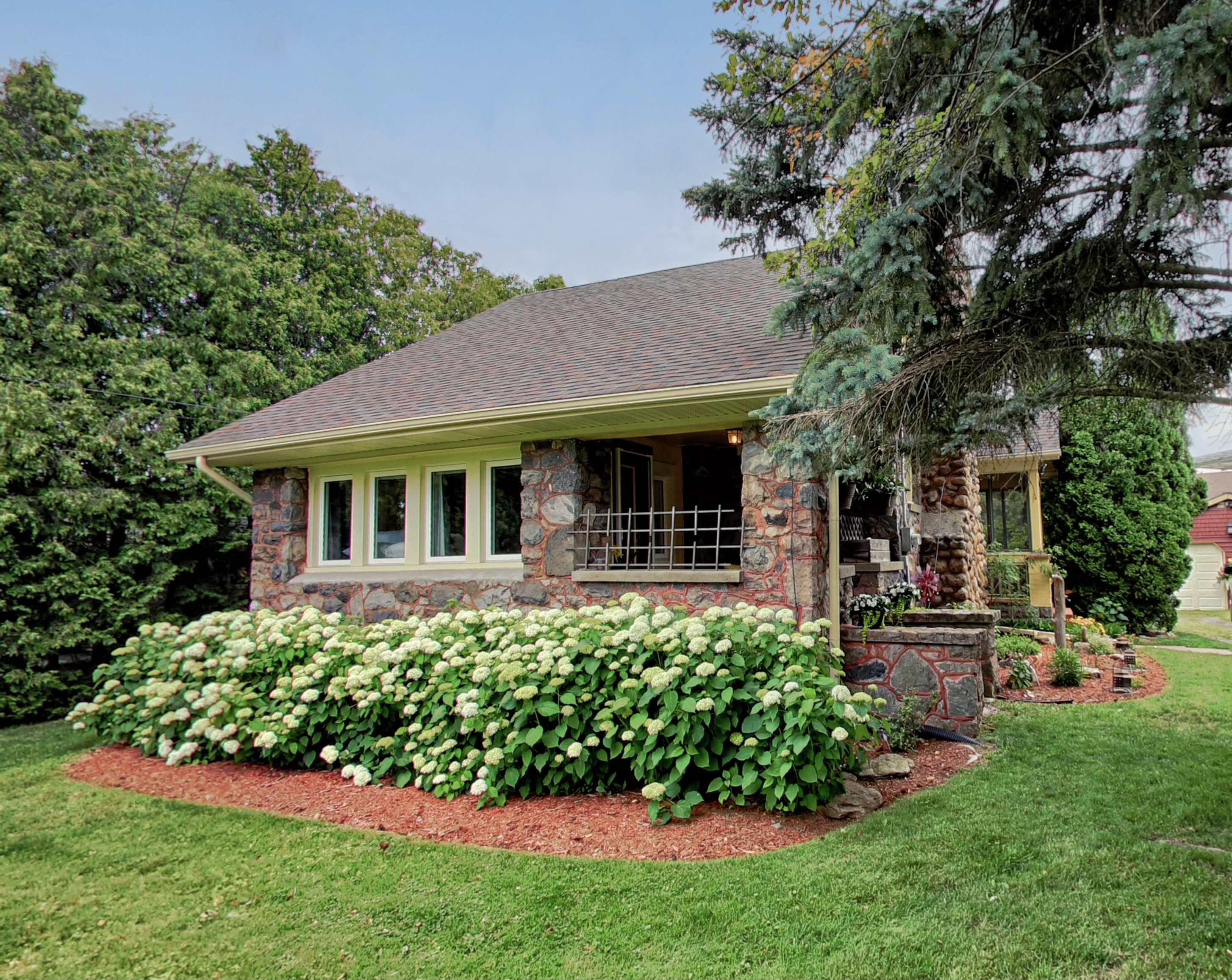 Niagara Wine Country Cottage Houses for Rent in Lincoln, Ontario, Canada