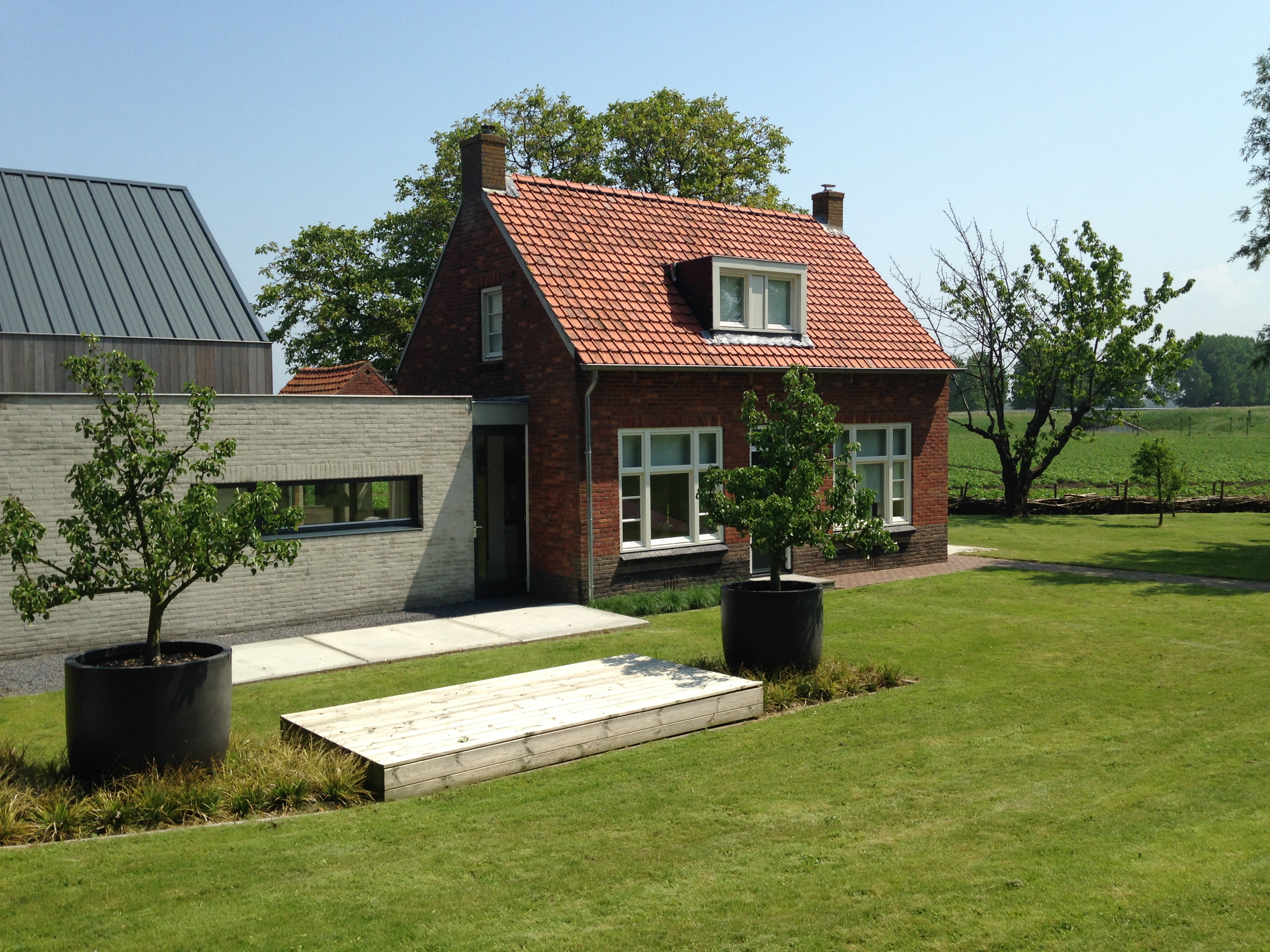 Dijkhuis in the polder close to the beach