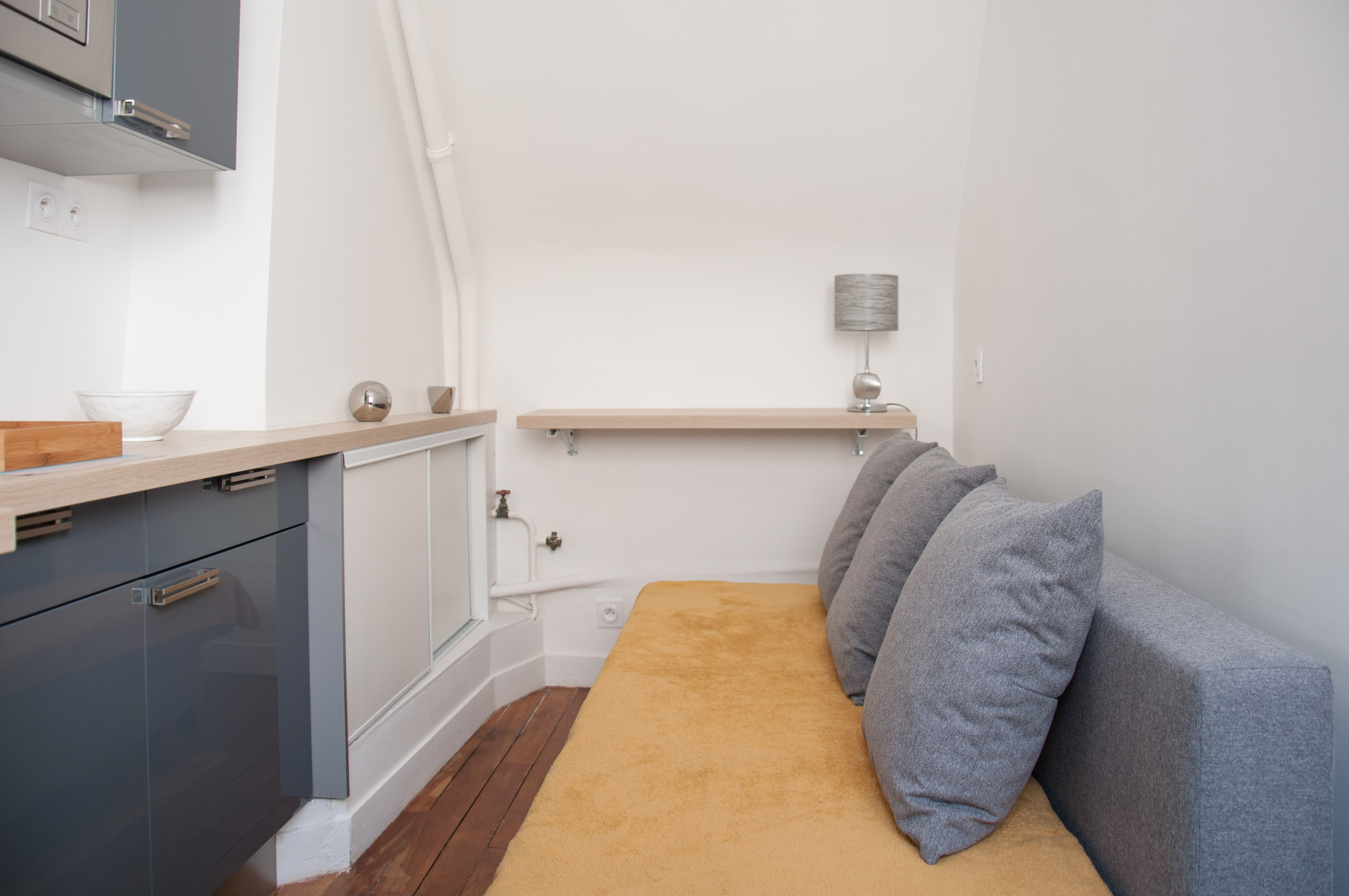 Small cosy independant room next to Eiffel Tour