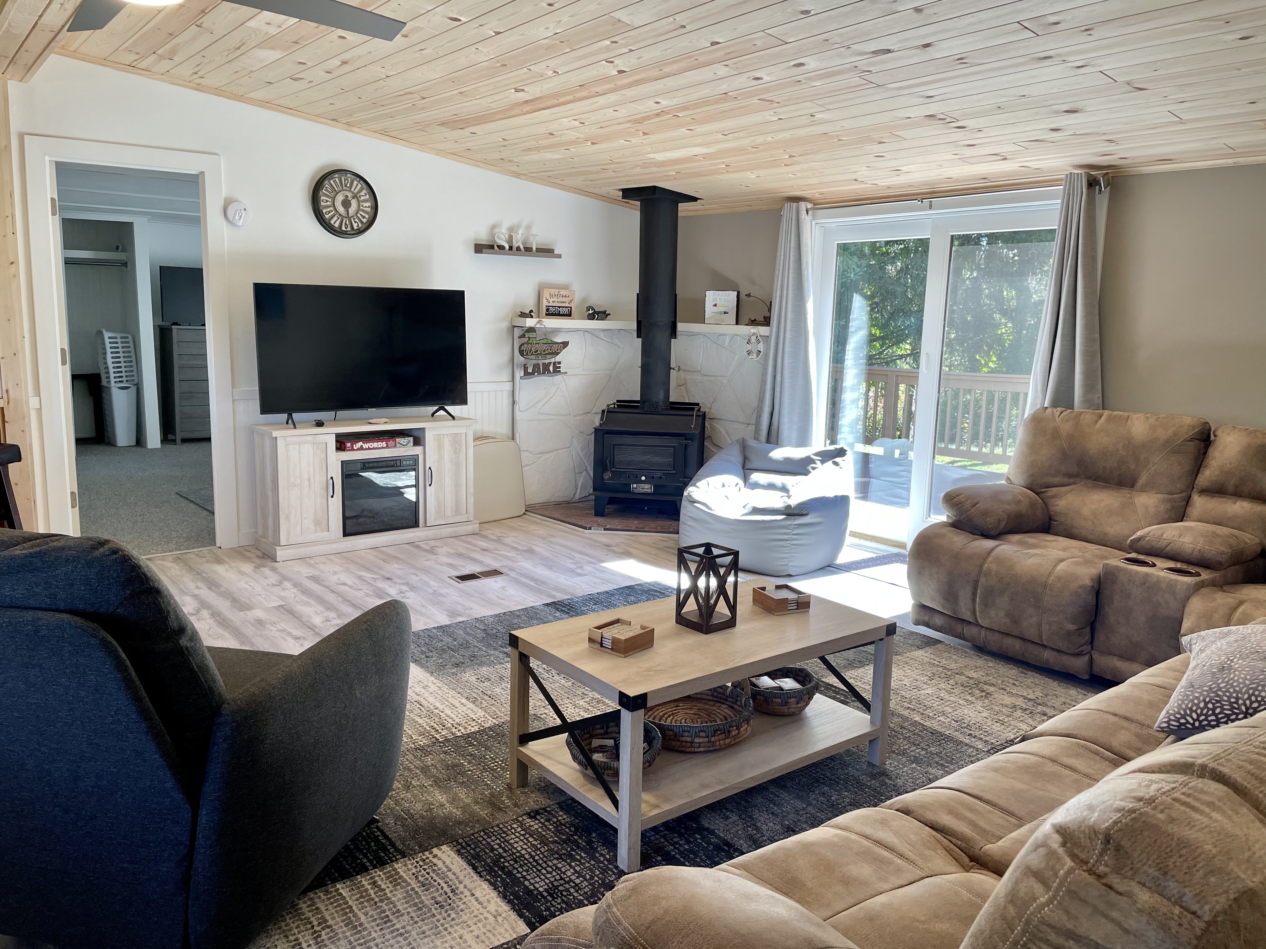 Creekside Cottage, steps away from Lake Charlevoix