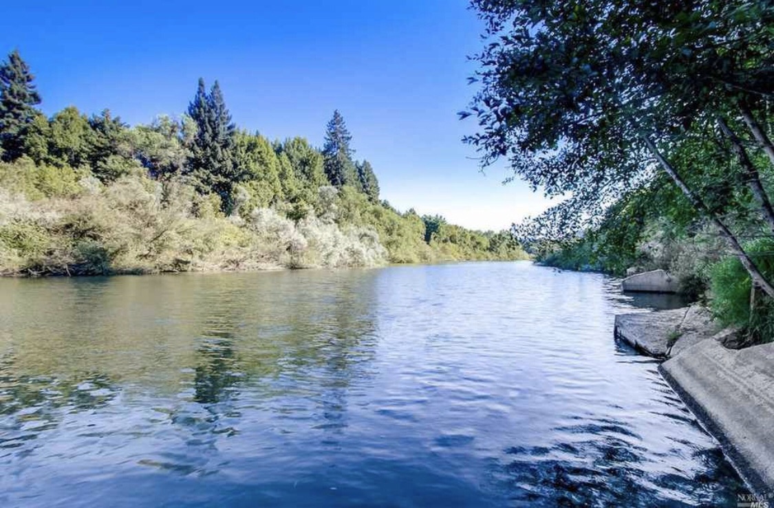 Russian River with sweeping views and private dock Houses for Rent in