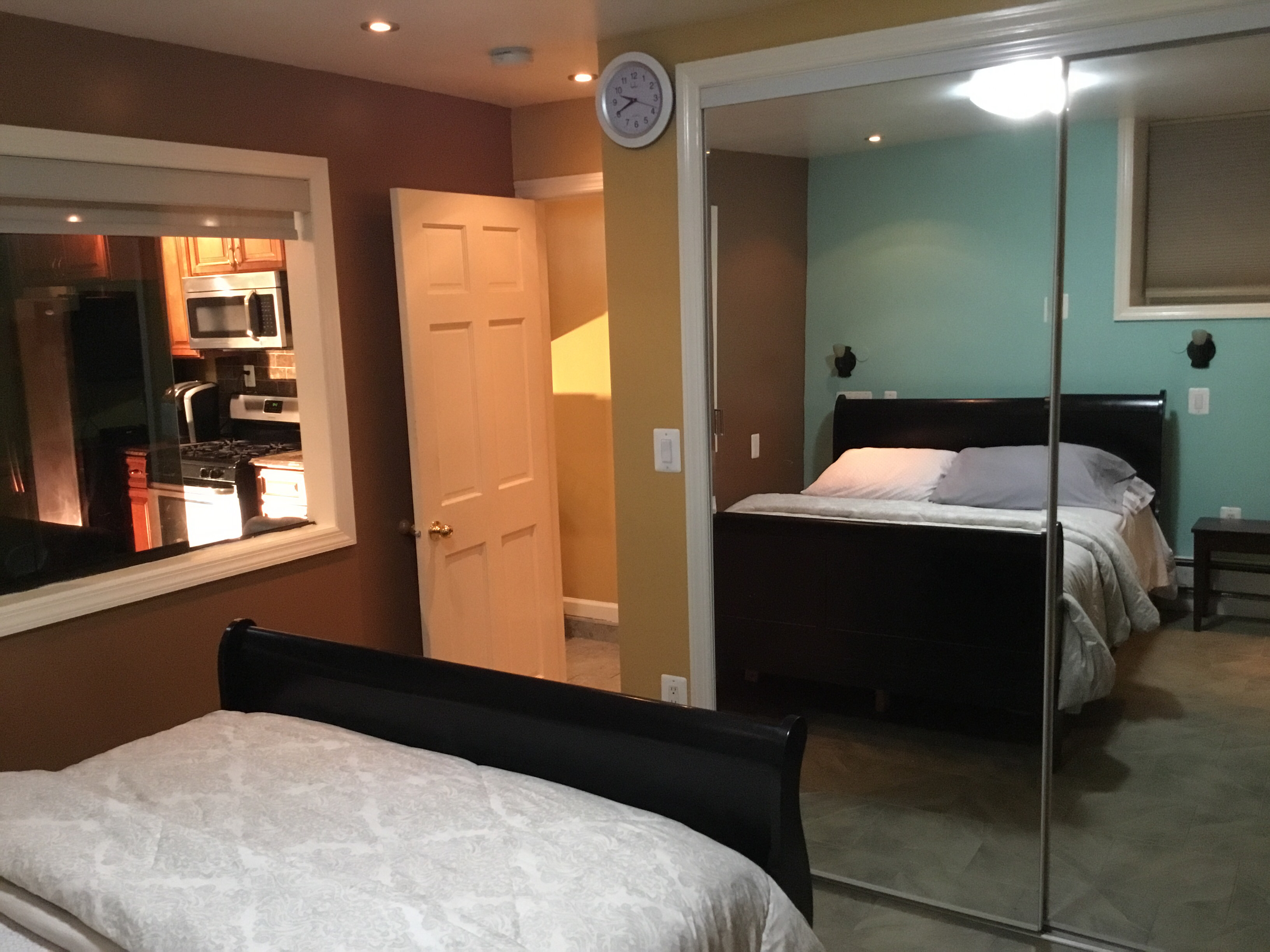 Luxurious one bedroom apartment in a quiet area.