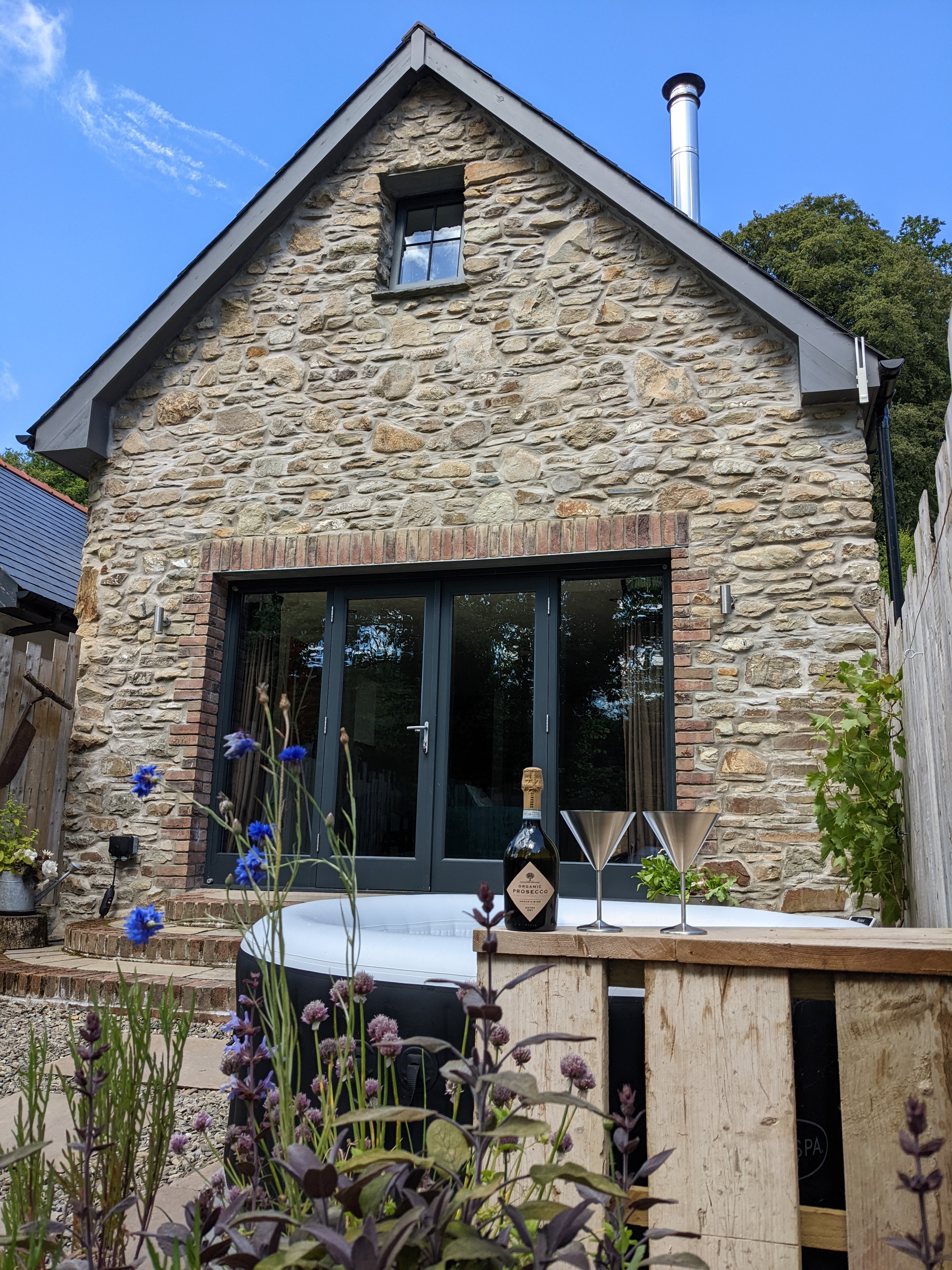 Wonderful cottage with hot tub