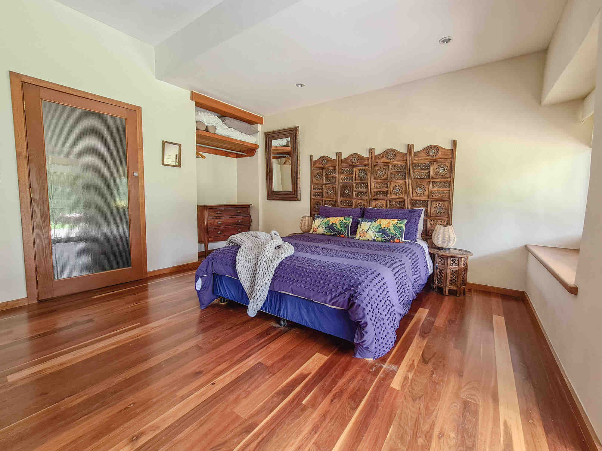 Straw bale house. Blue room in Dromana, Mornington Peninsula