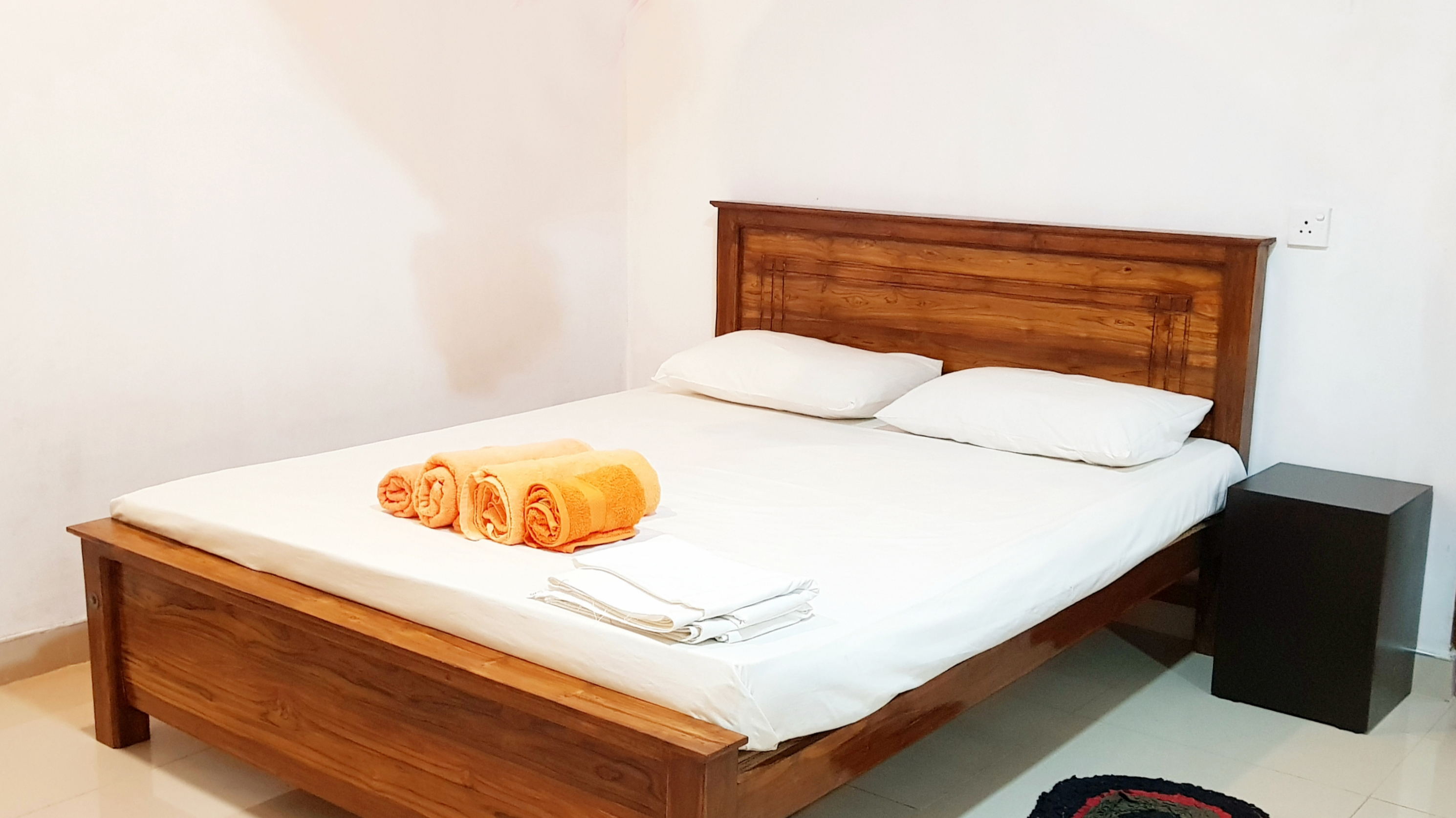 Double Room (A/C+ Private Bathroom + Hot Water) b