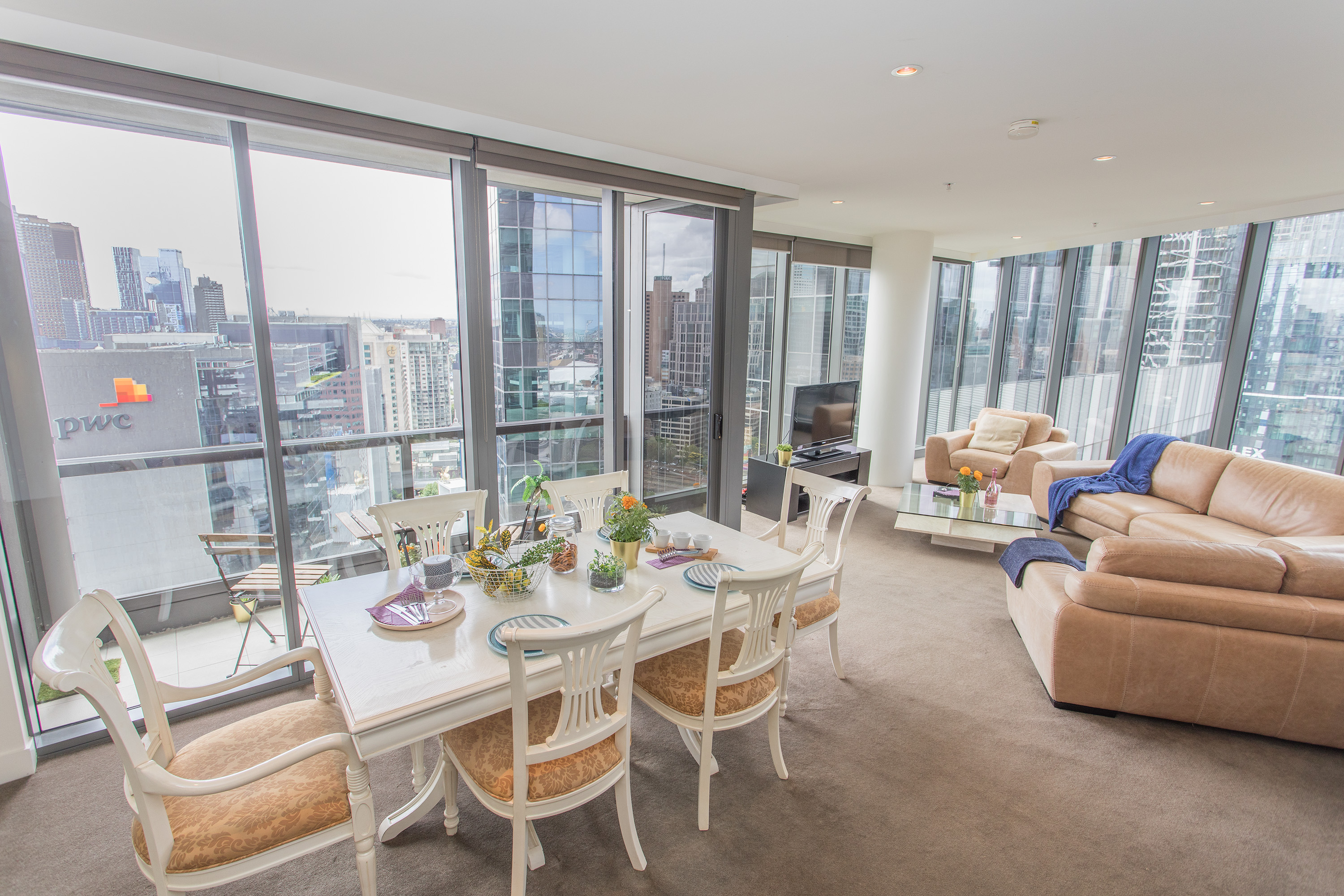 Luxury Master Room w Stunning River View - MODERN