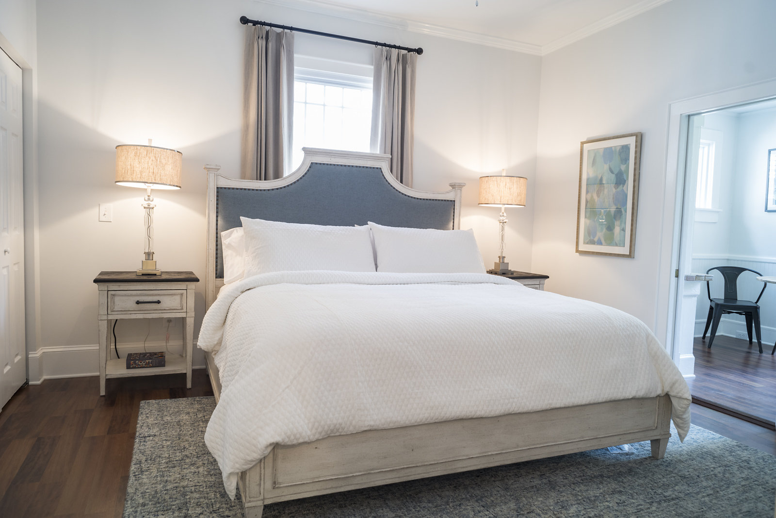 Luxury Apartment Downtown Historic District A