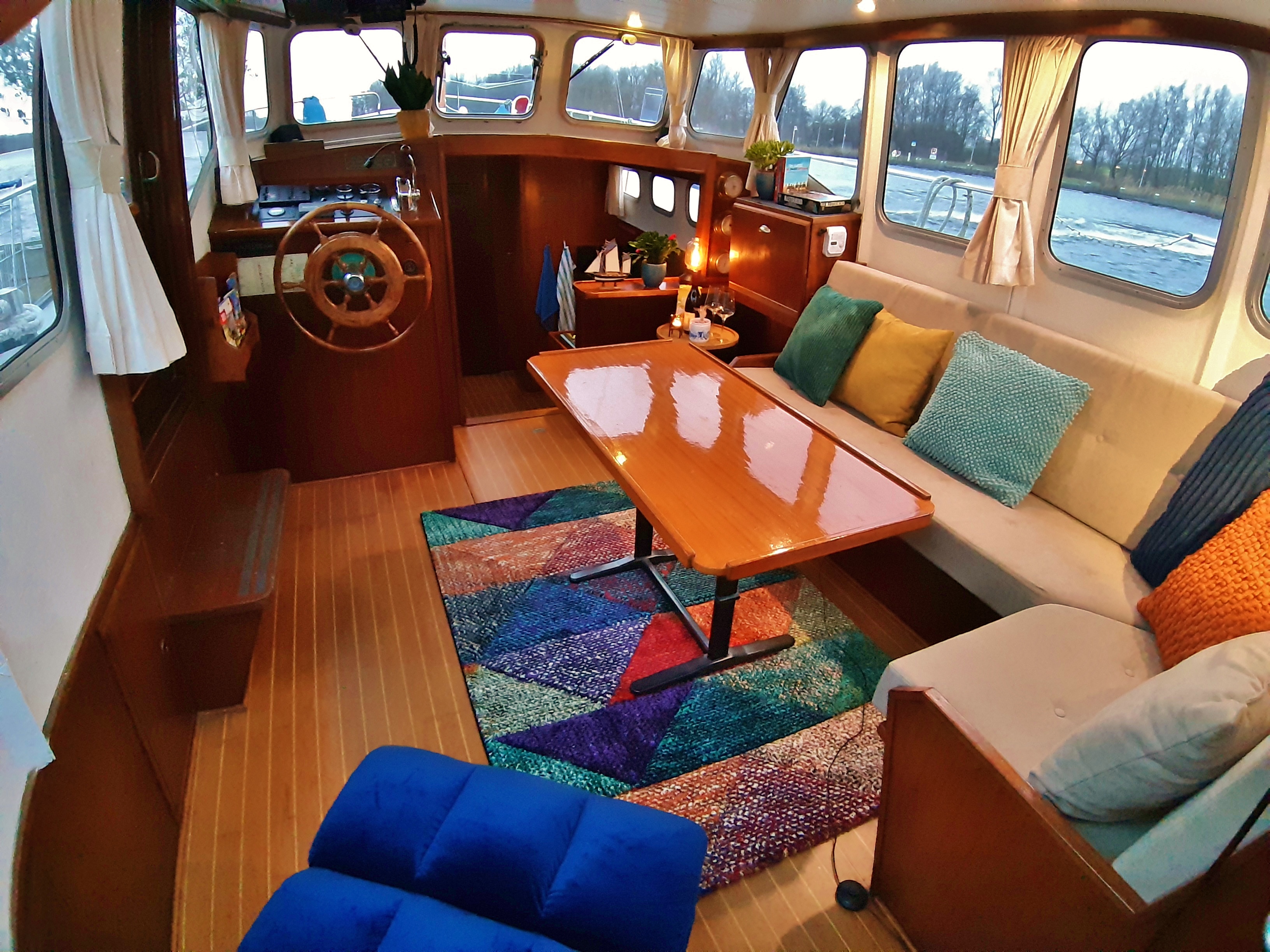 Motor Yacht Almaz close to the centre of Amsterdam โ Amsterdam stay