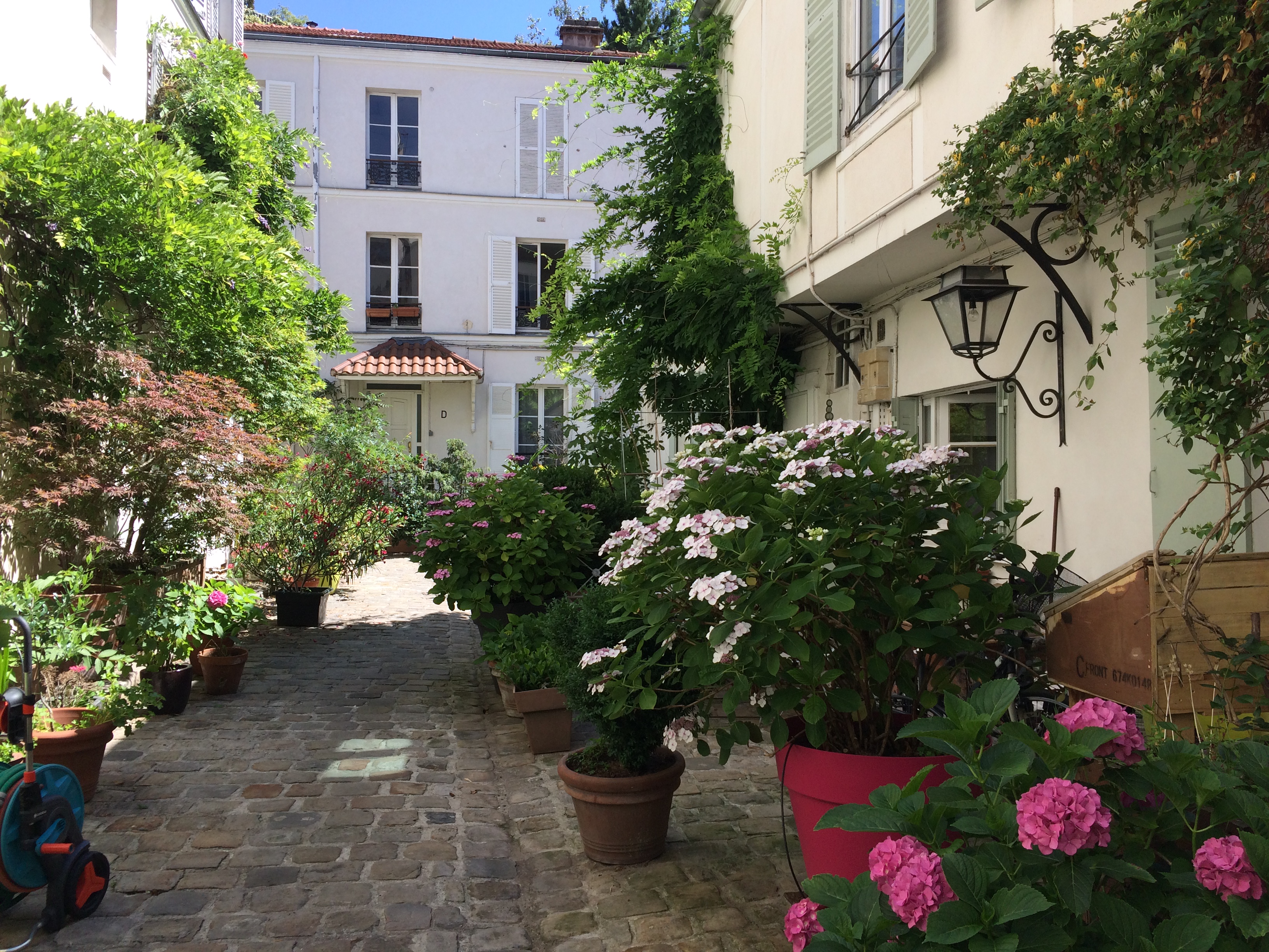 Paris 12è : chambre indépendante sur cour fleurie