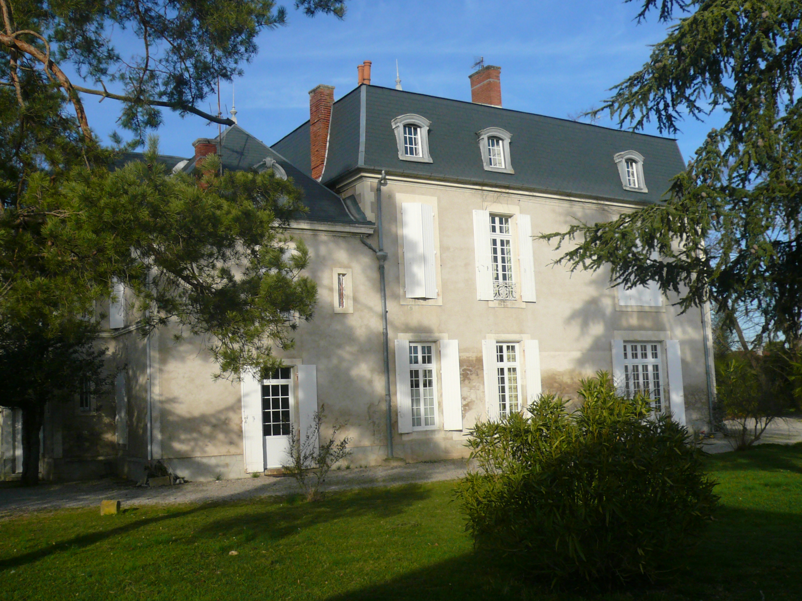 Charming Gite with 2 Bedroom Pool