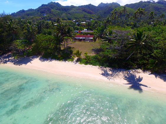 Muri Moananui! Absolute Beachfront Living!