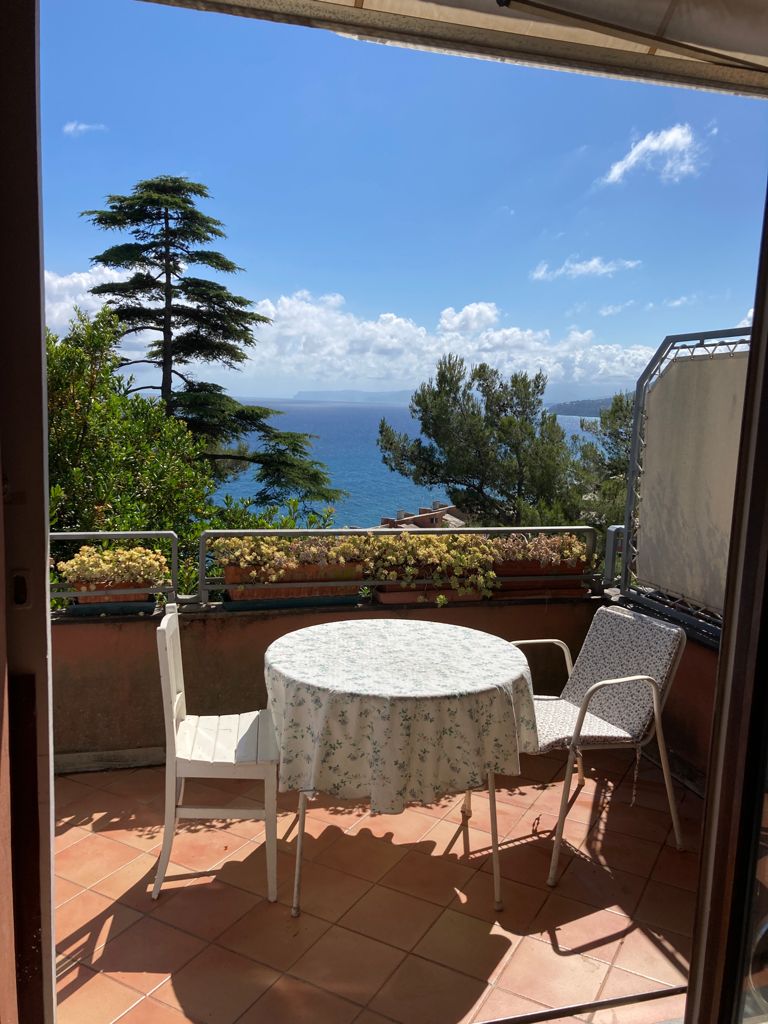 Sea view apartment in the quiet of the pine forest