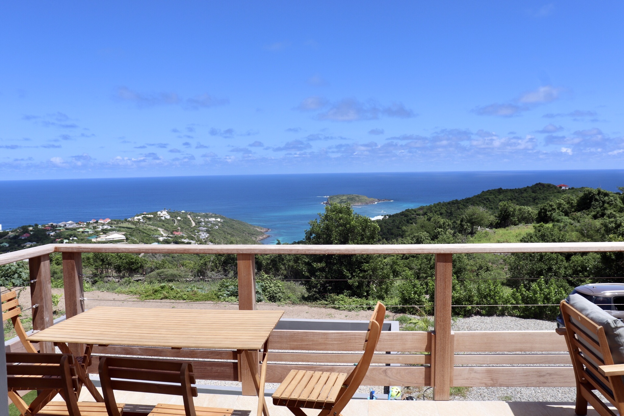 Vitet, great independent Bungalow Sea View:)