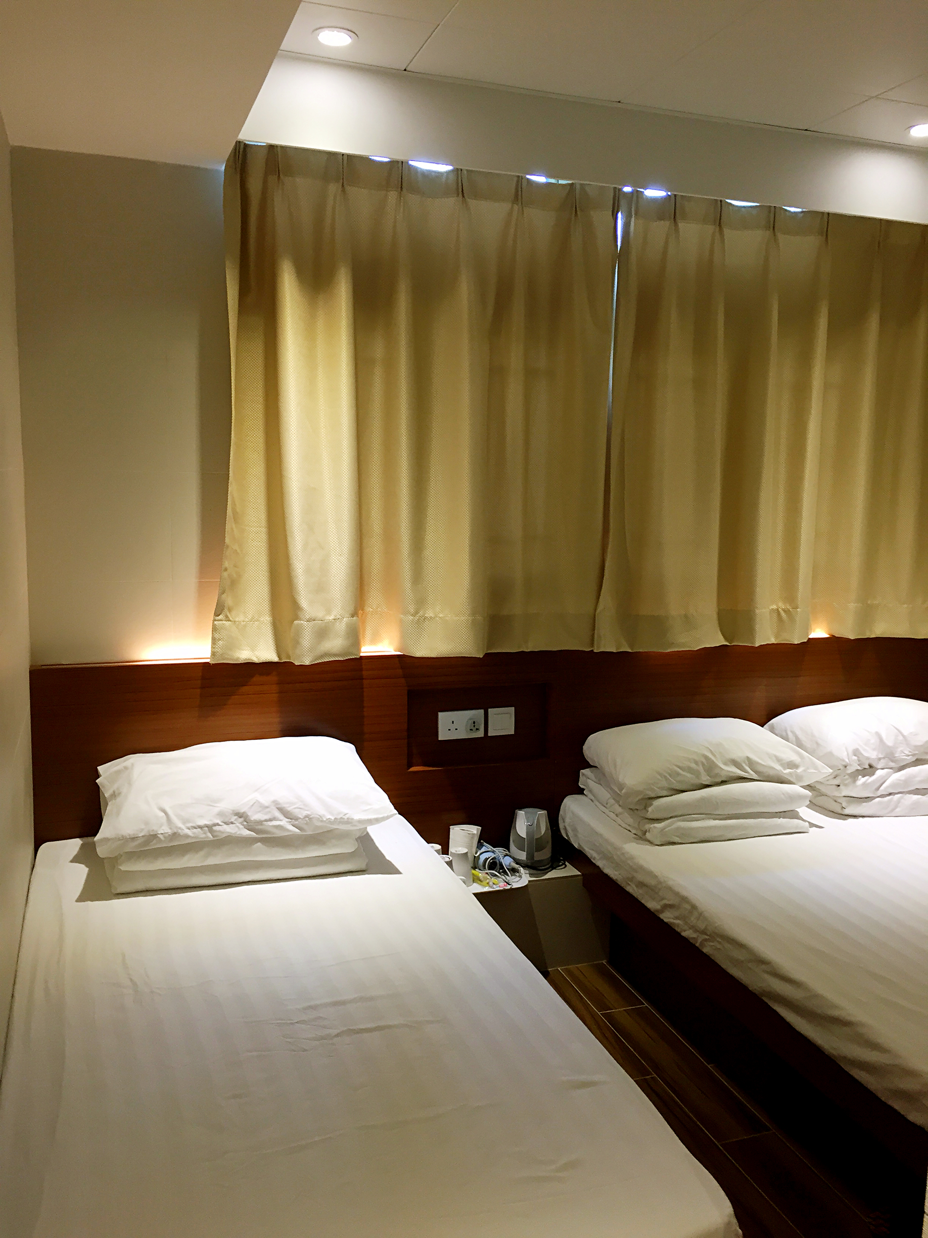 T5-Guest House Triple Room with private bathroom
