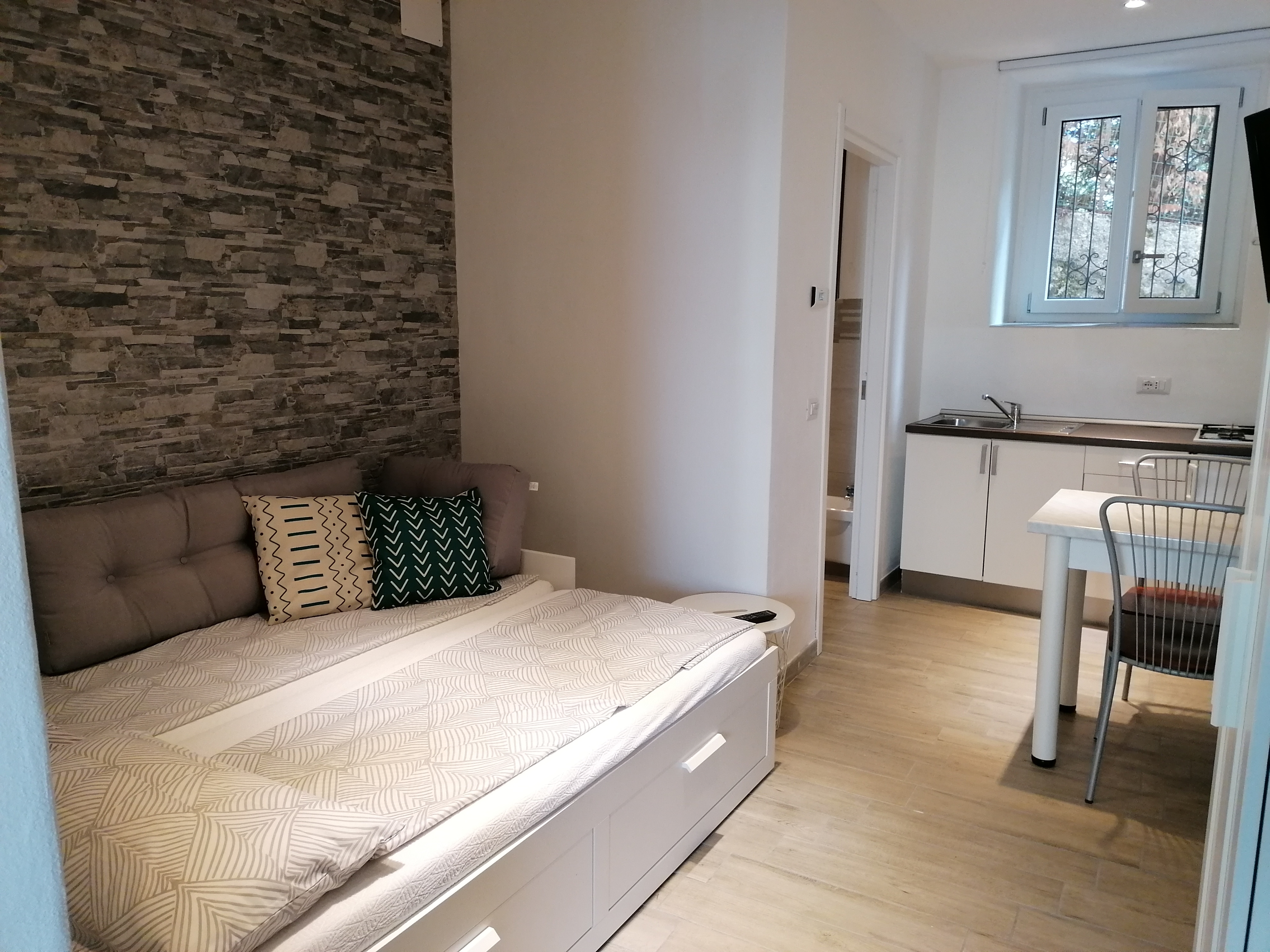 Equipped room in the center