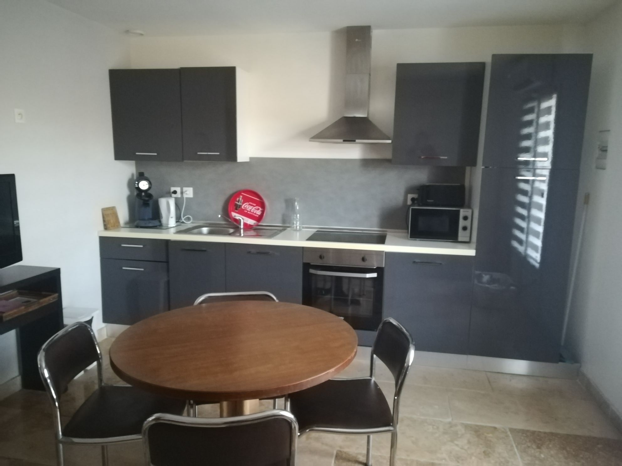 L 'olivier, rental with free parking