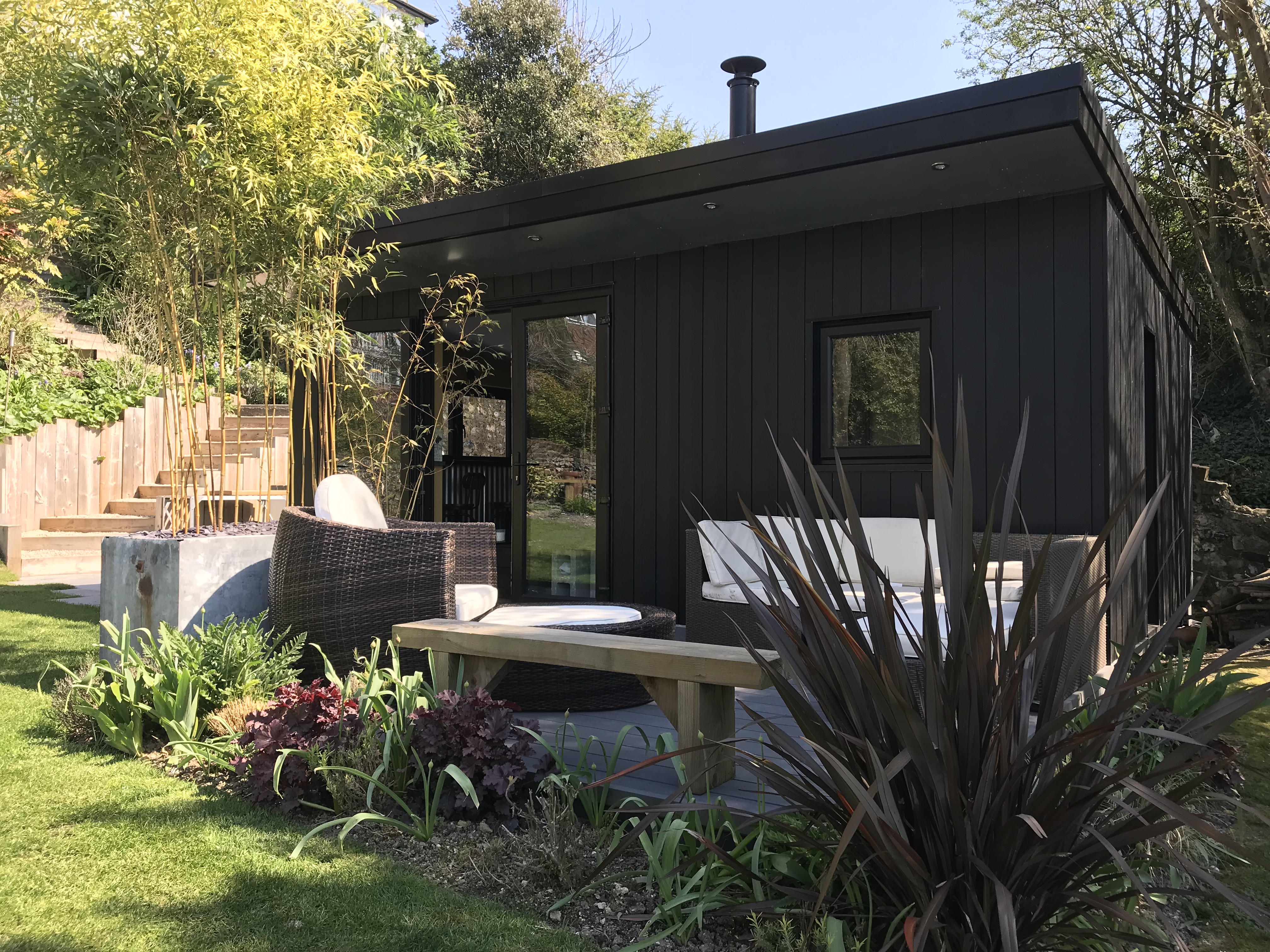 The Pizza Hut: Quirky, Relaxing, Garden Retreat
