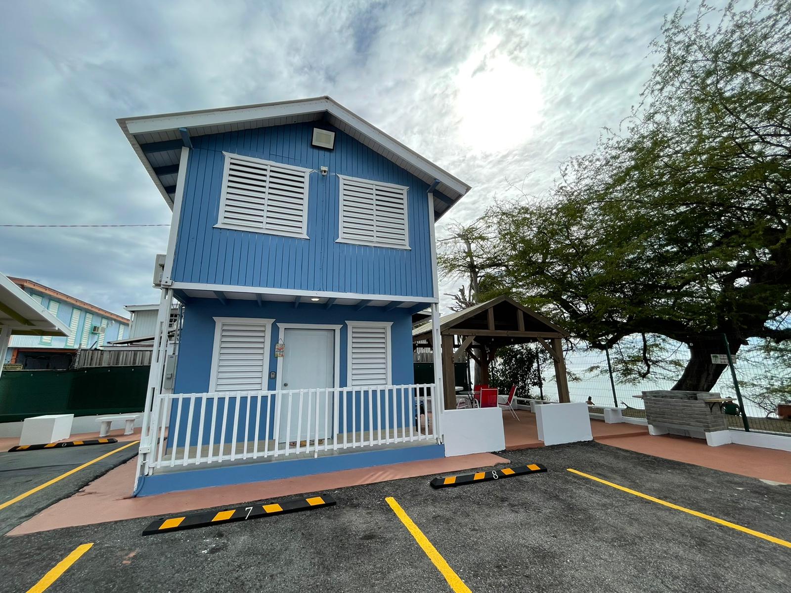 Cabaña Rústica en la Playa Combate, PR Azul Cabañas en renta en