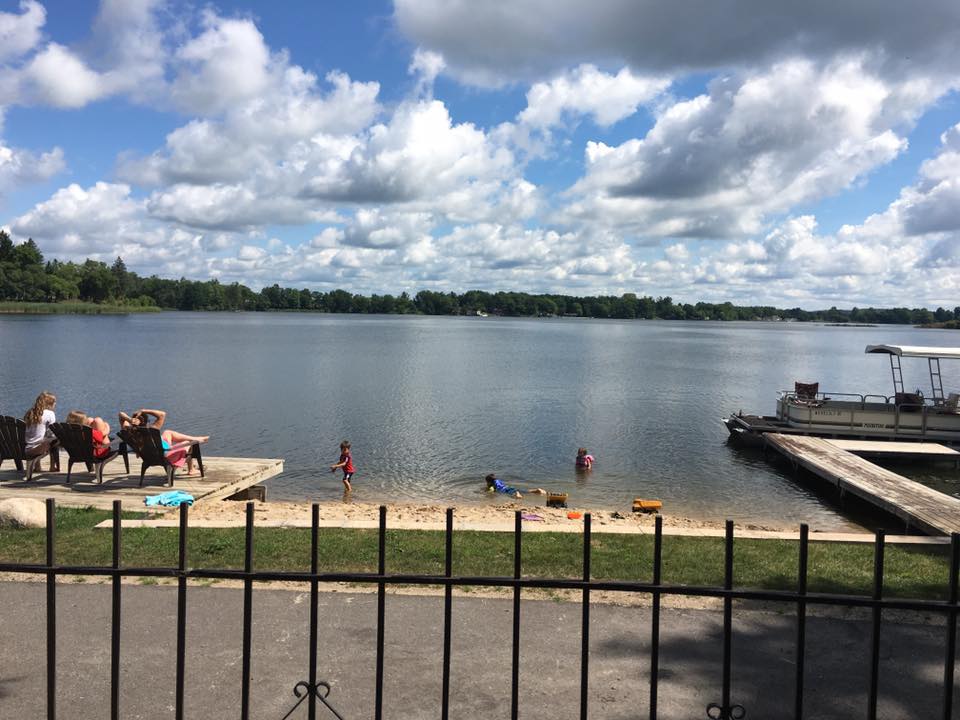 Tamarack Lake Large Lake House Houses for Rent in Lakeview