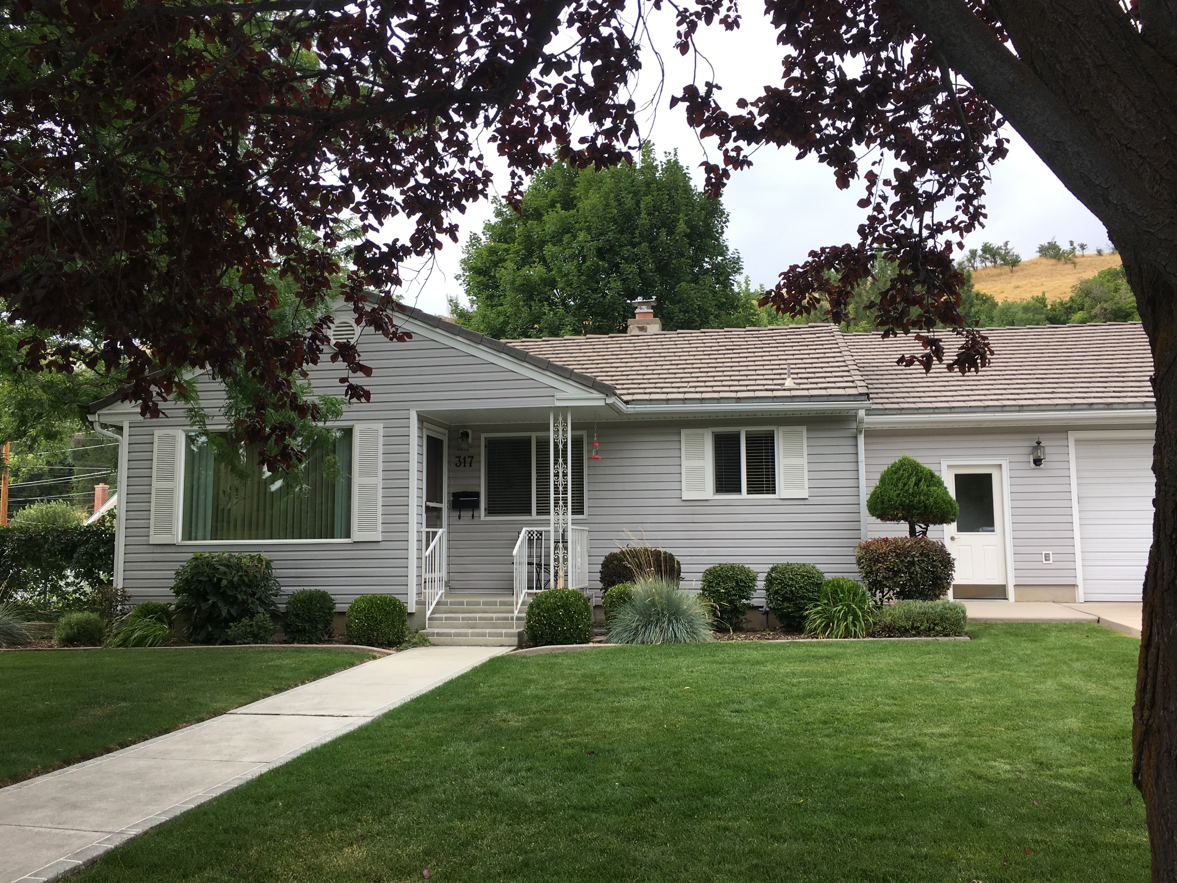 Vucy's 4 Season's Retreat - 2450 sq. Ft.