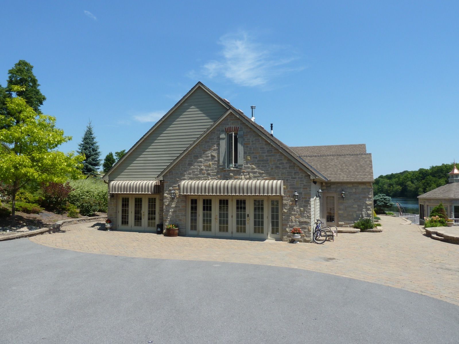 Luxury Riverfront Cottage 30 mins from Kingston ON Bungalows for Rent in Yarker, Ontario