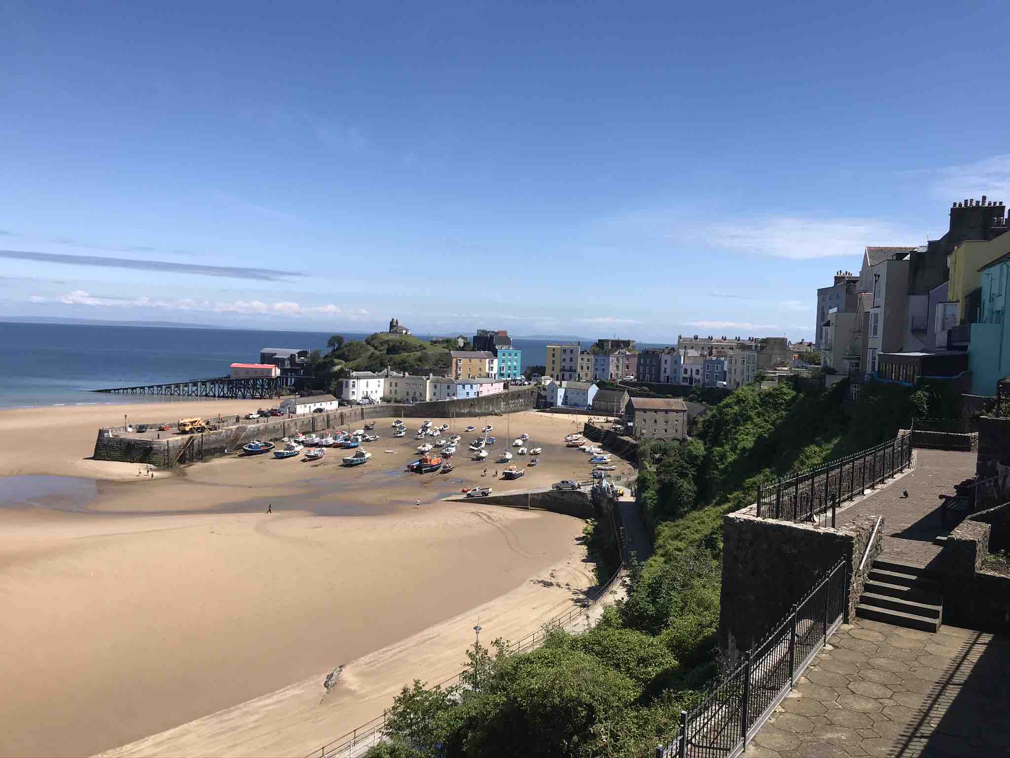 Spacious 3 bed Tenby home with parking