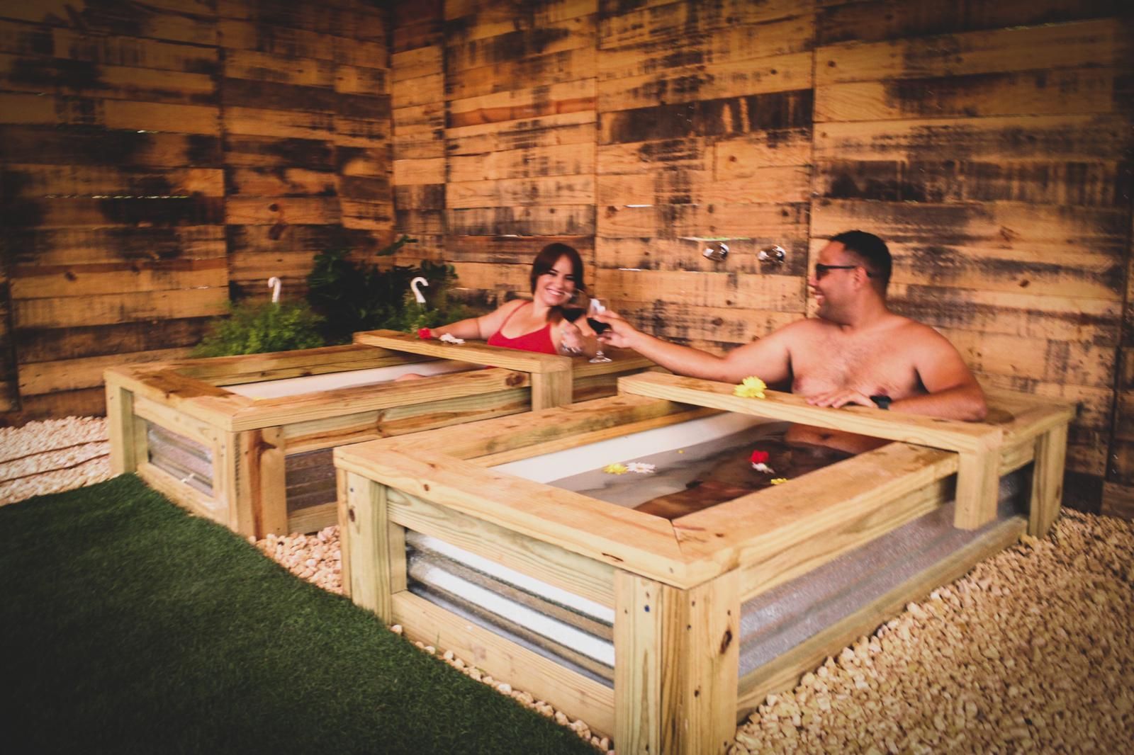 Paradise Jumping: Pool, Bathtubs,  A/C, Paradise, Paradise