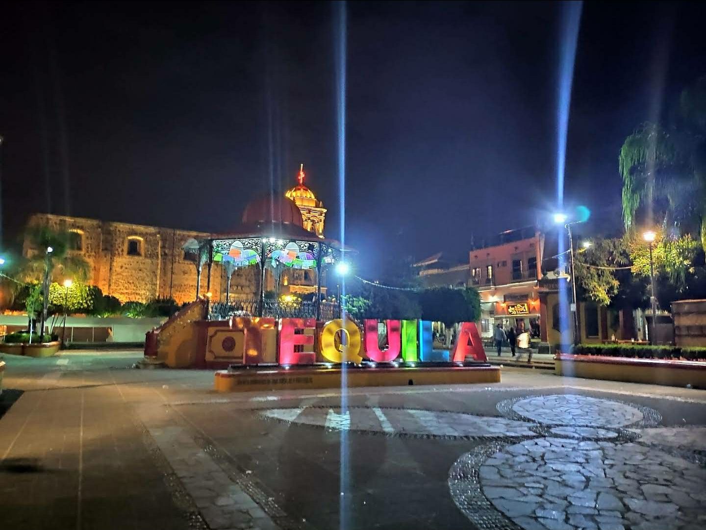 a few steps from downtown2.4, 6 people Guest suites for