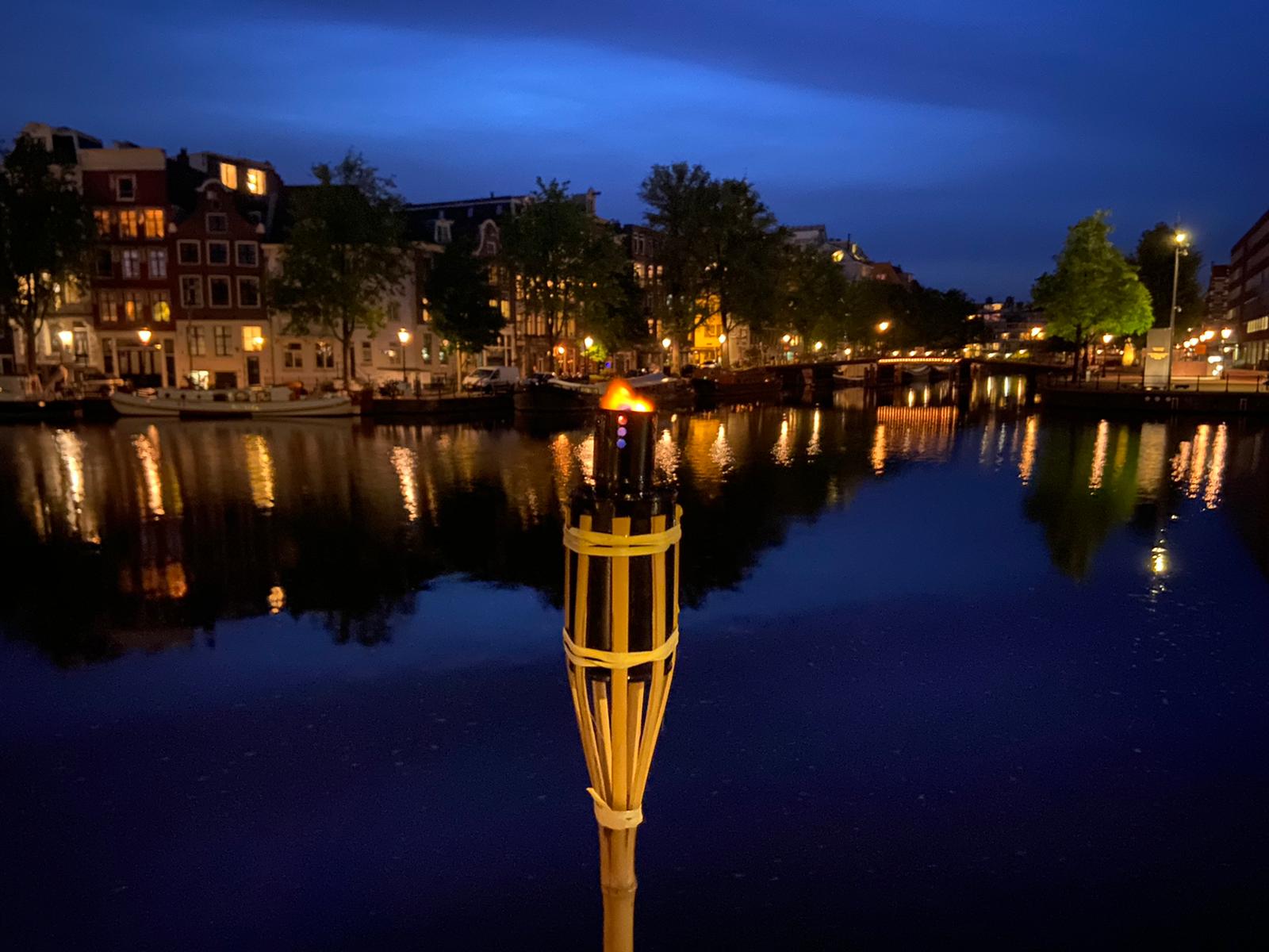 Houseboat city center rembrandt square — Amsterdam stay